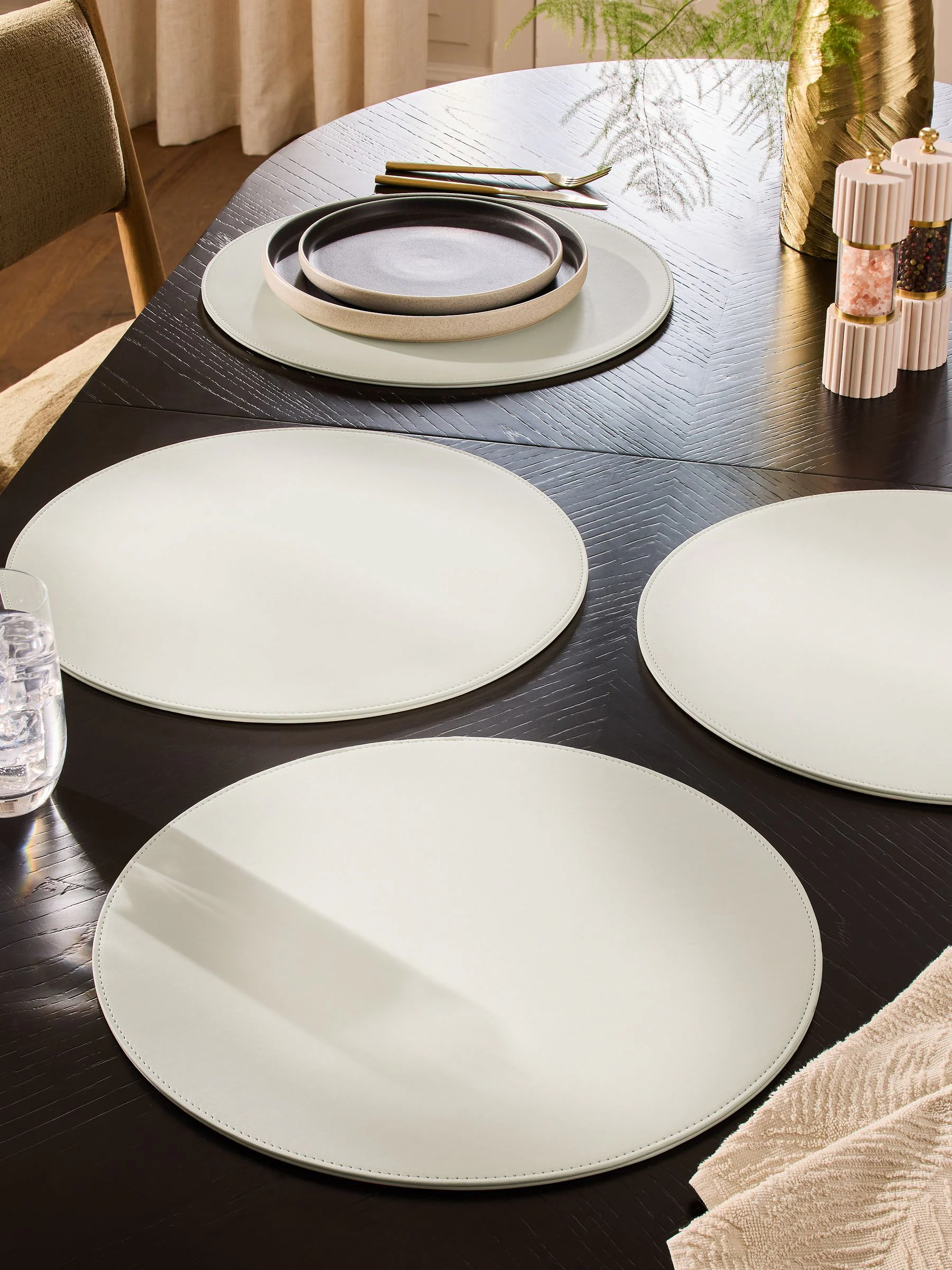 Set van 4 grote placemats van imitatieleer