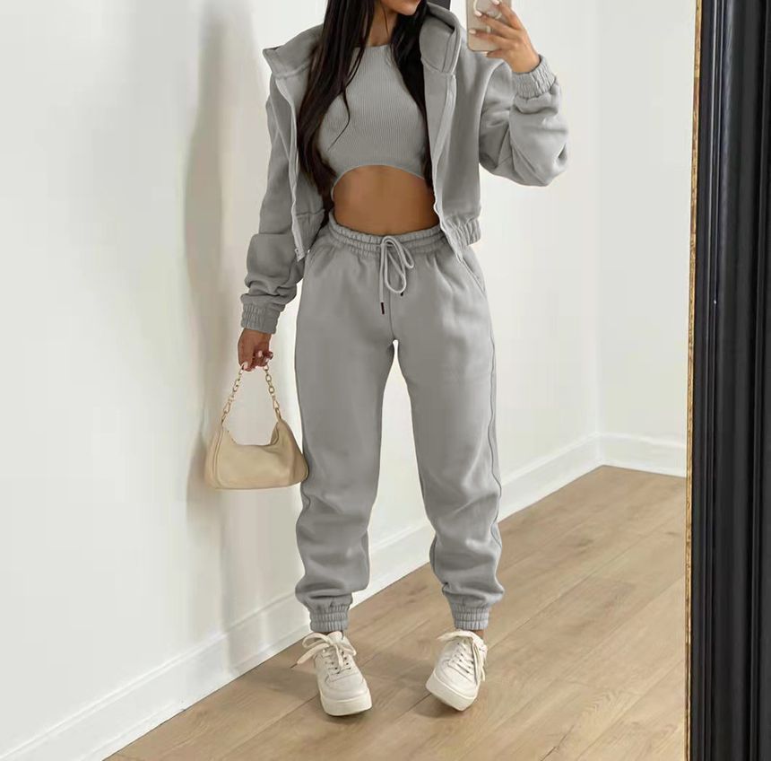 Bolgivy - Set: tanktop met ronde hals en effen crop top + capuchonjack met rits + joggingbroek met trekkoord in de taille