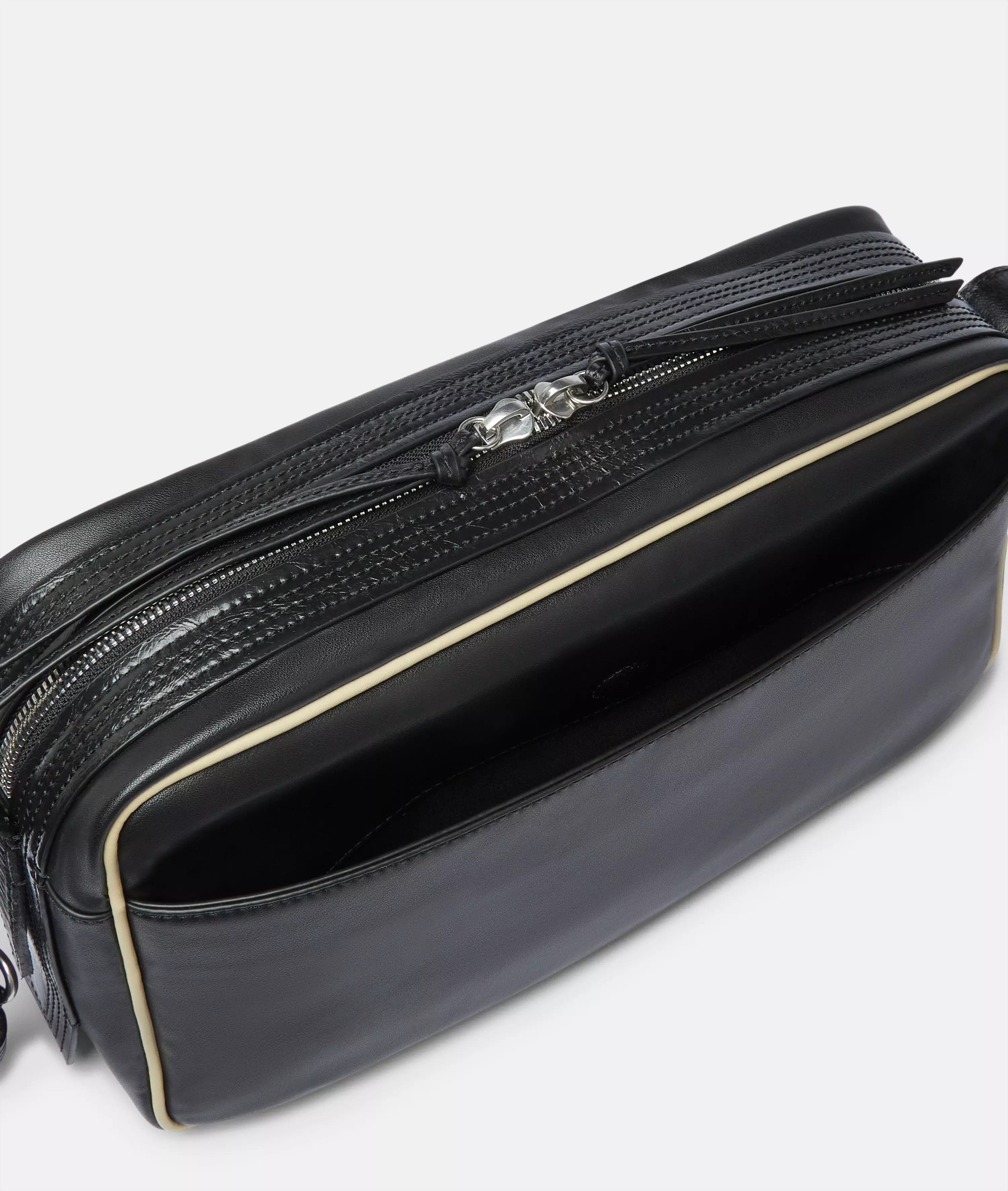 Juno Satchel M Spacious shoulder bag in smooth leather look