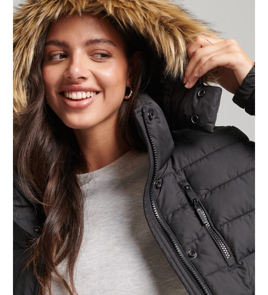 Jaqueta curta acolchoada com capuz Superdry - Preta