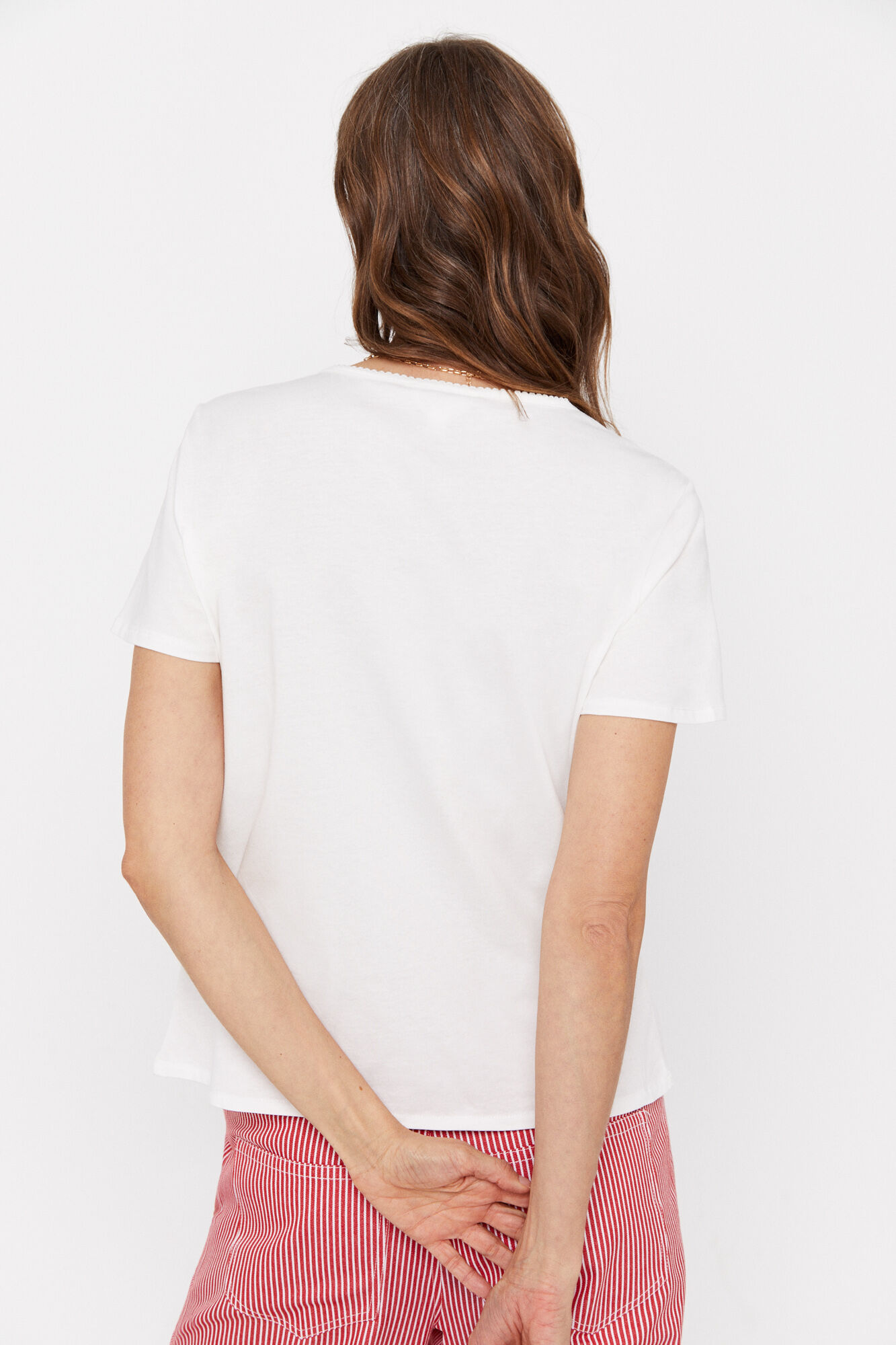 Camiseta com patch bordado - Branca