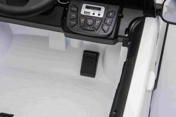 Land Rover Discovery elektrisk børnebil hvid   fjernbetjening   EVA-hjul   langsom start   MP3-radio