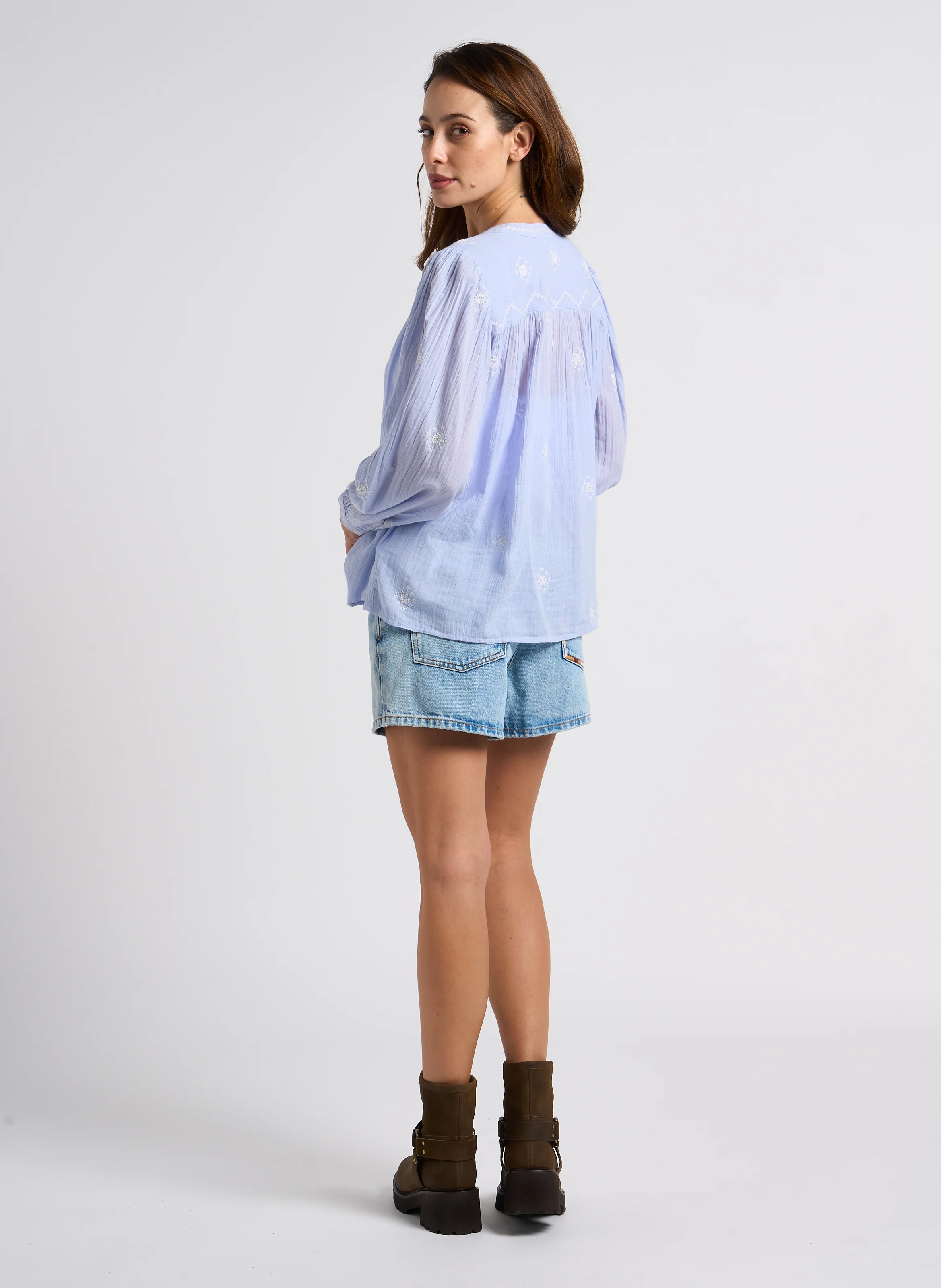 DUHA - Blouse droite brodée en coton | Bleu