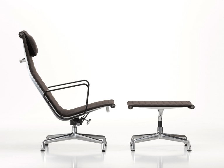 Vitra EA 124 loungestoel Hopsak nero, onderstel verchroomd