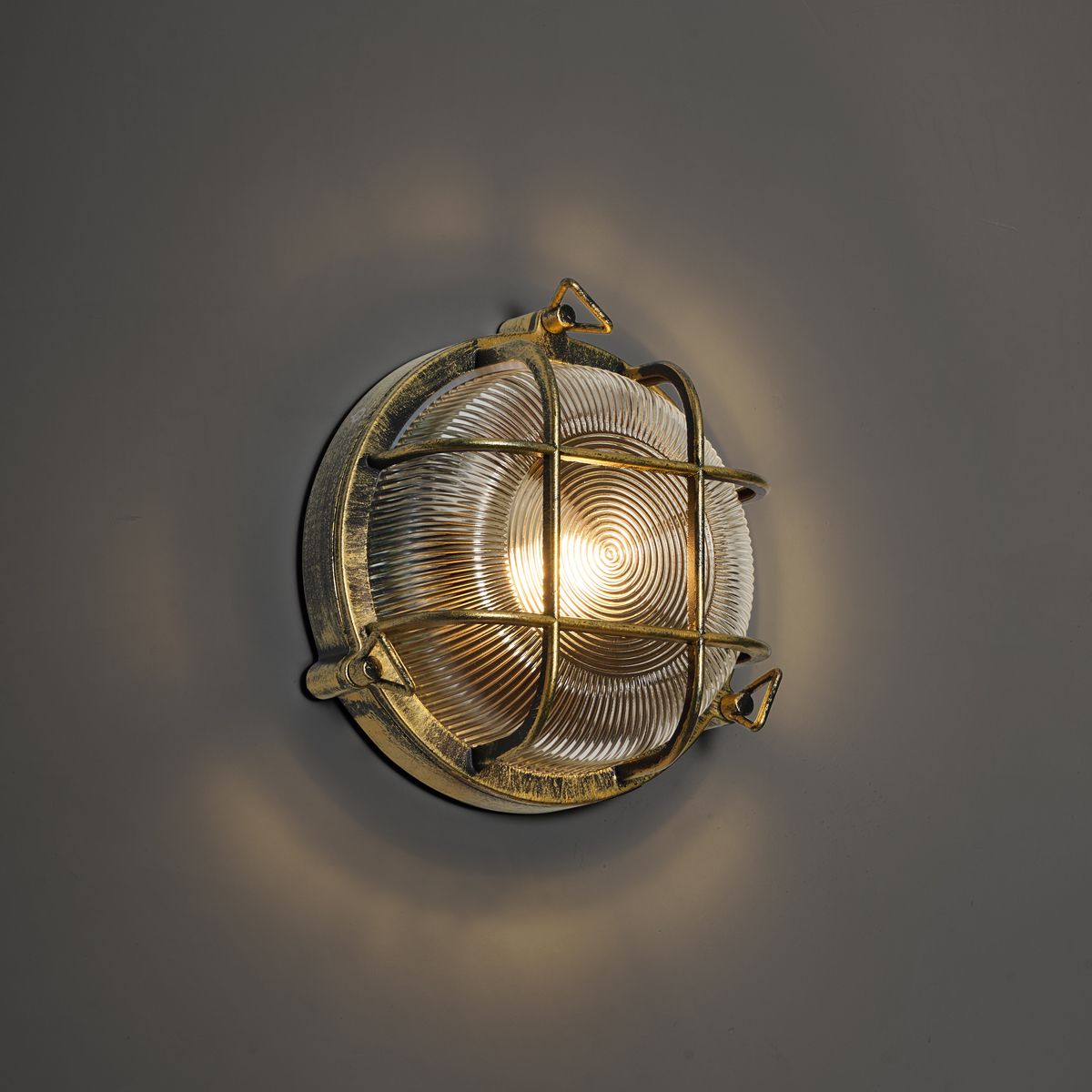 Buiten wand- en plafondlamp antiek goud rond IP44 - Noutica