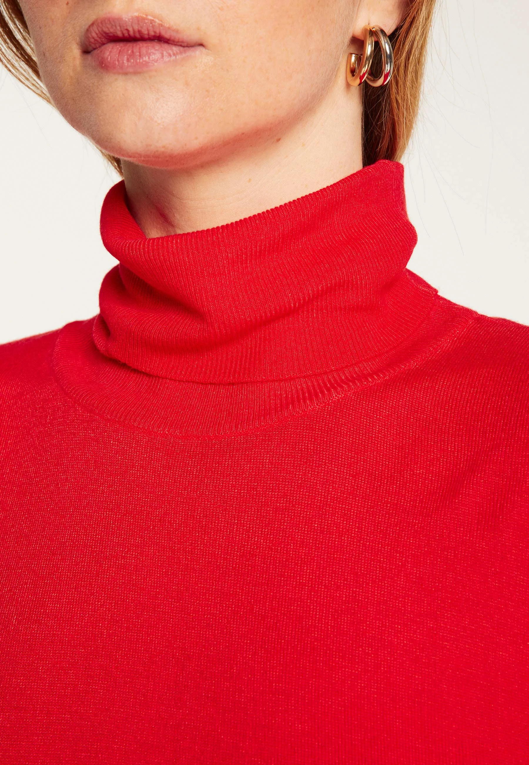 AÉRISAH24 - T-shirt col roulé en fibre de bambou cachemire | Rouge