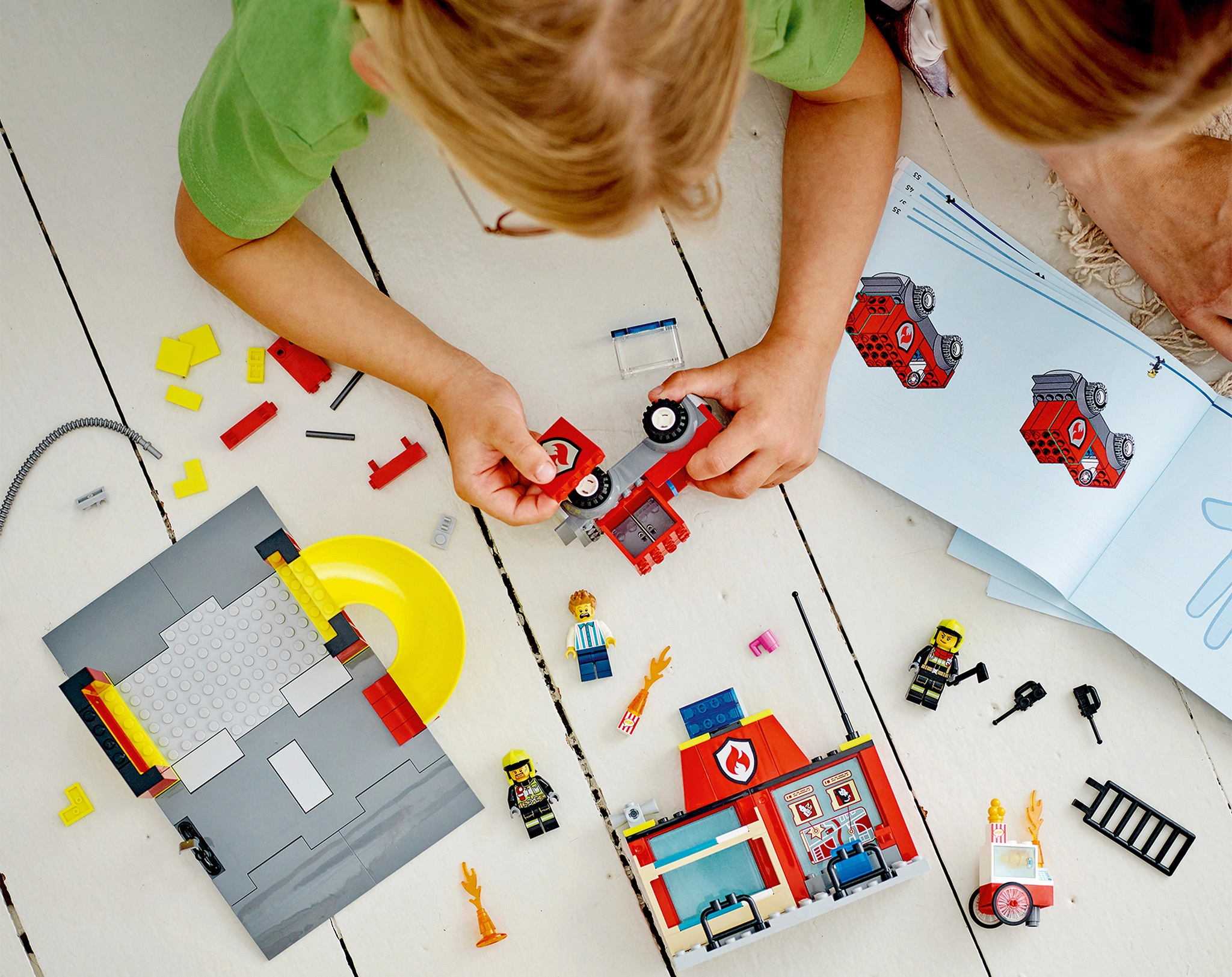 LEGO® City 60375 Feuerwehrstation und Löschauto