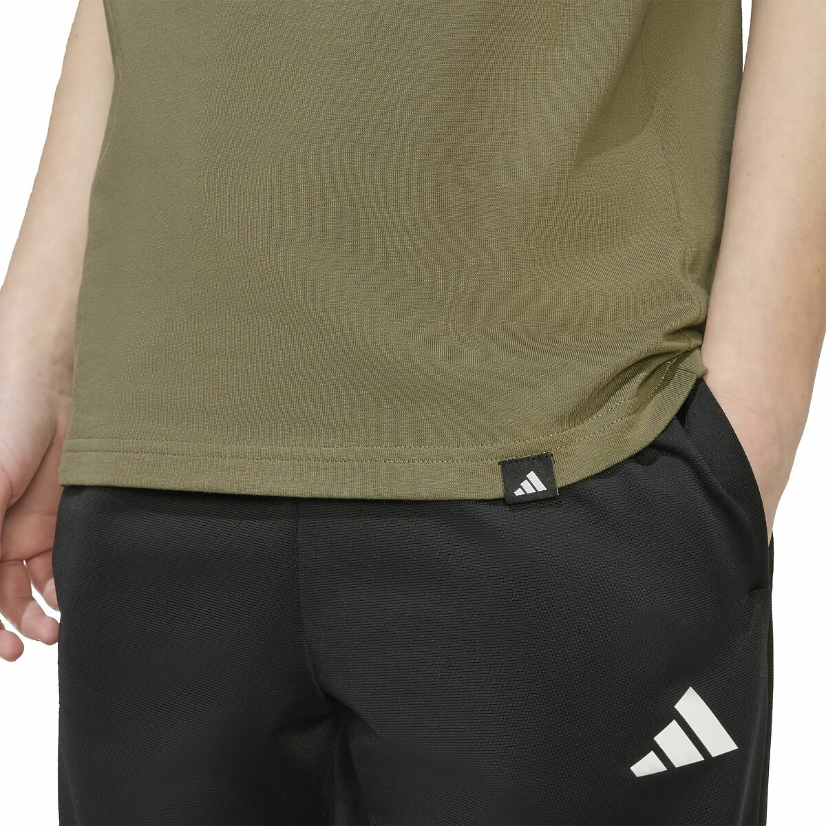 ADIDAS SPORTSWEAR<br>Camiseta de manga curta camuflada em algodão