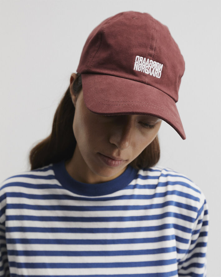 Mads Nørgaard - Copenhagen Shadow Chloe Cap Hot chocolate
