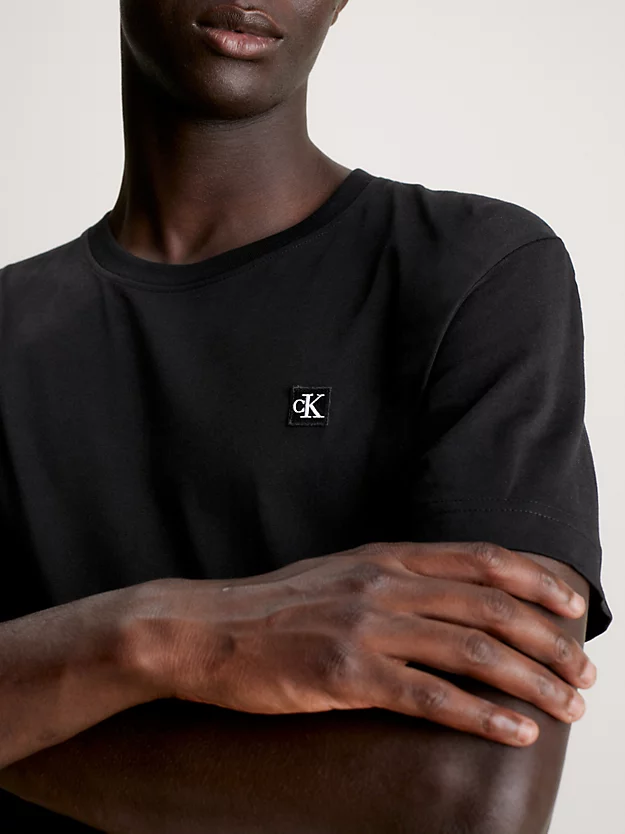 Camiseta com monograma