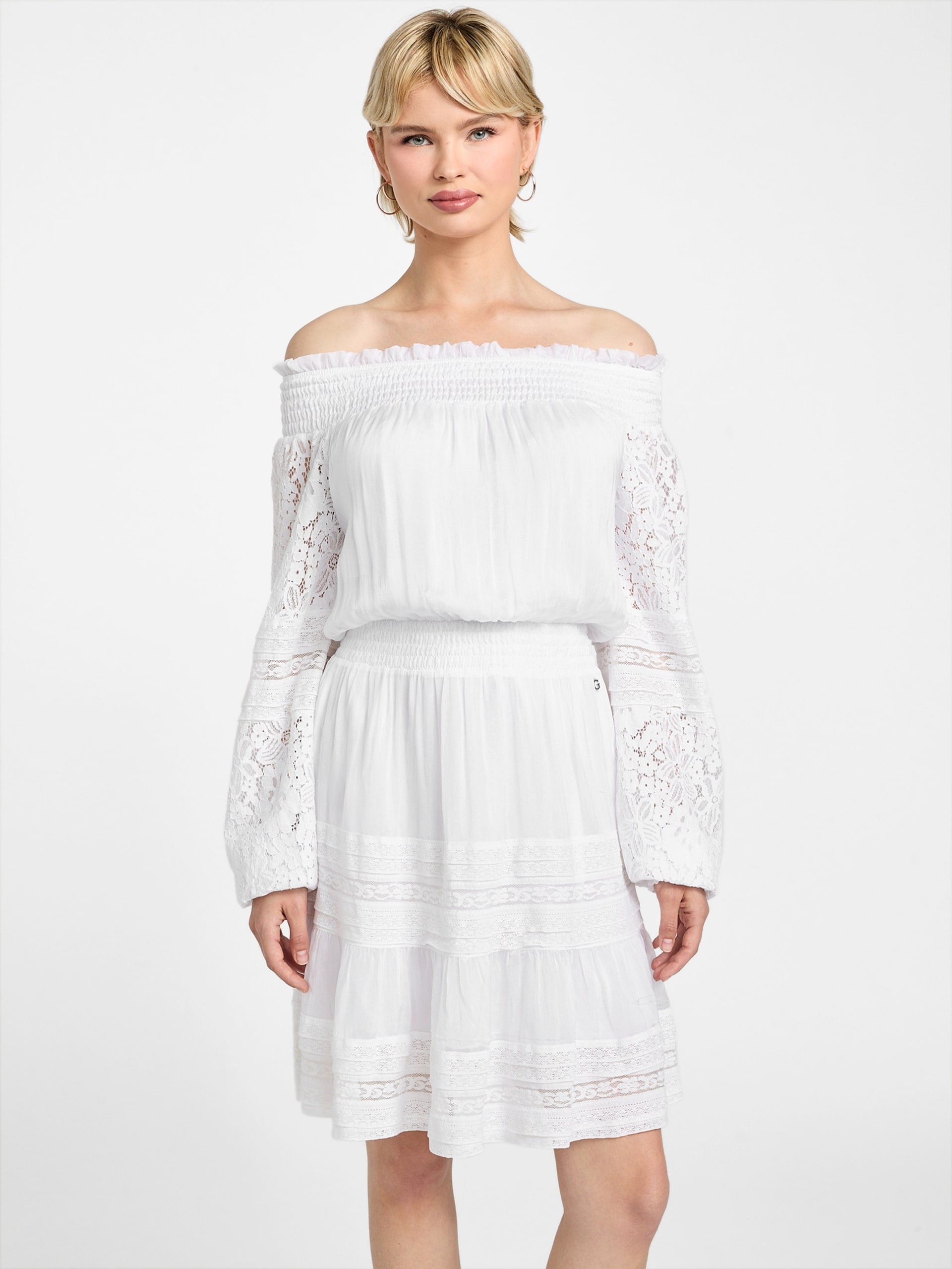 Vestido curto Audrey com ombros à mostra