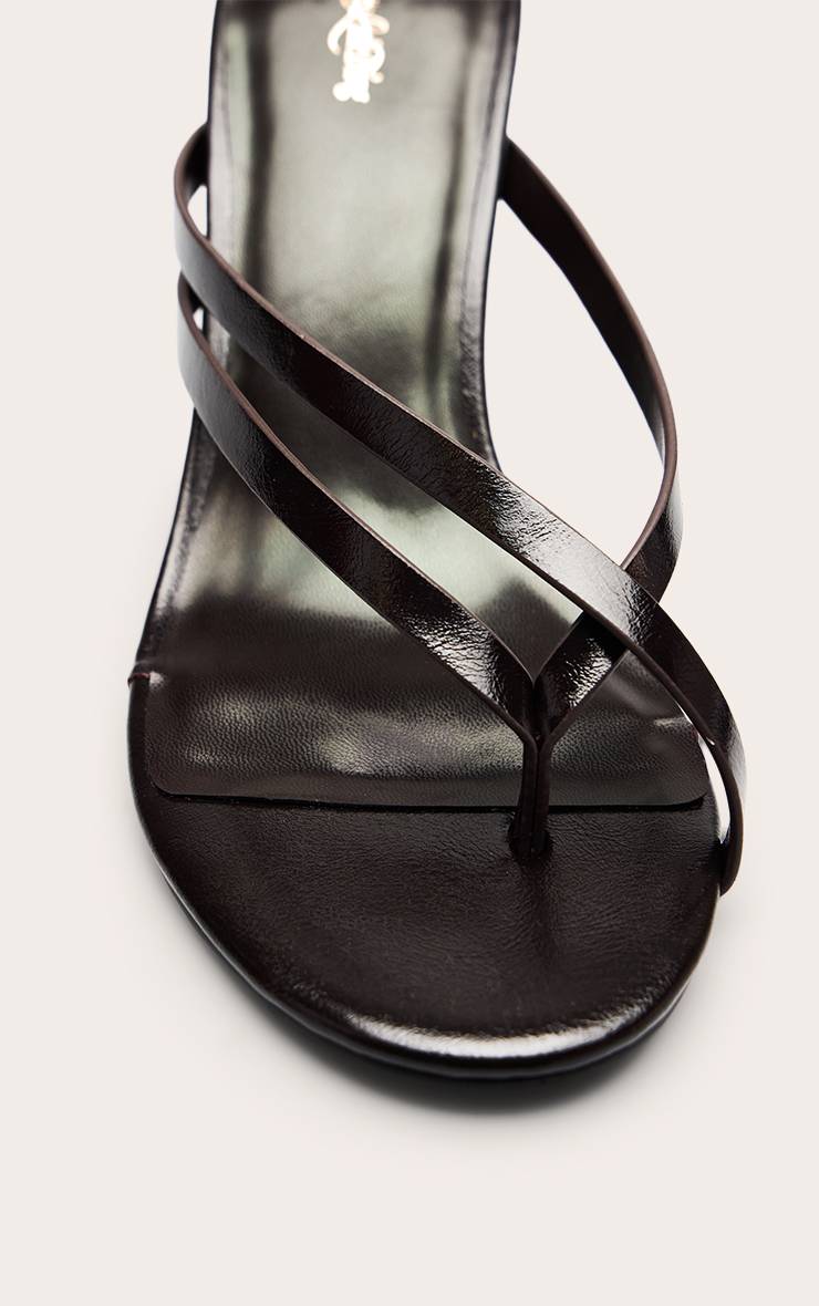 Chocolate Plum Mules À Talon Chaton Avec Brides Asymétriques