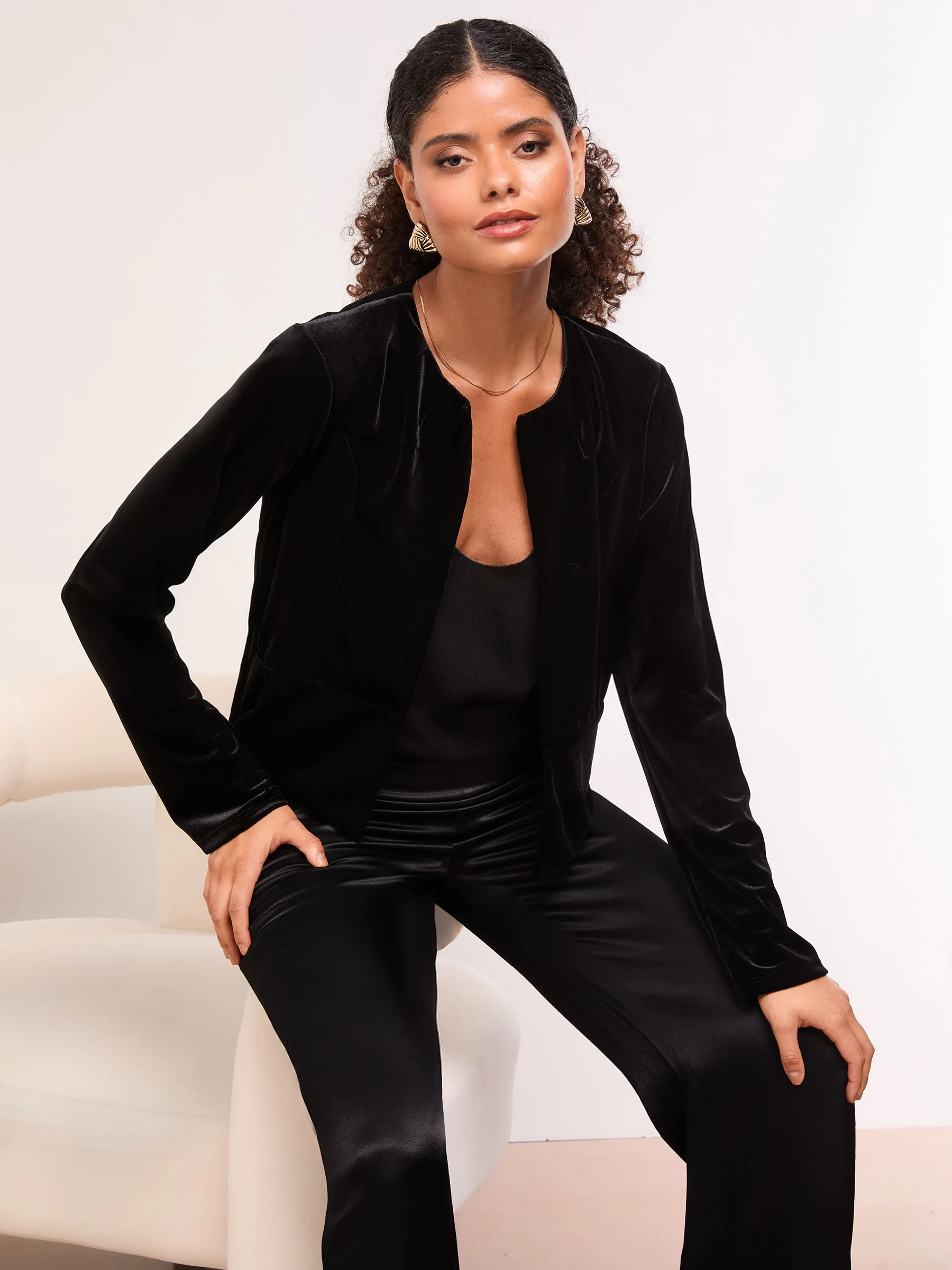 Zwart fluweel - Lipsy - Kraagloze korte blazer
