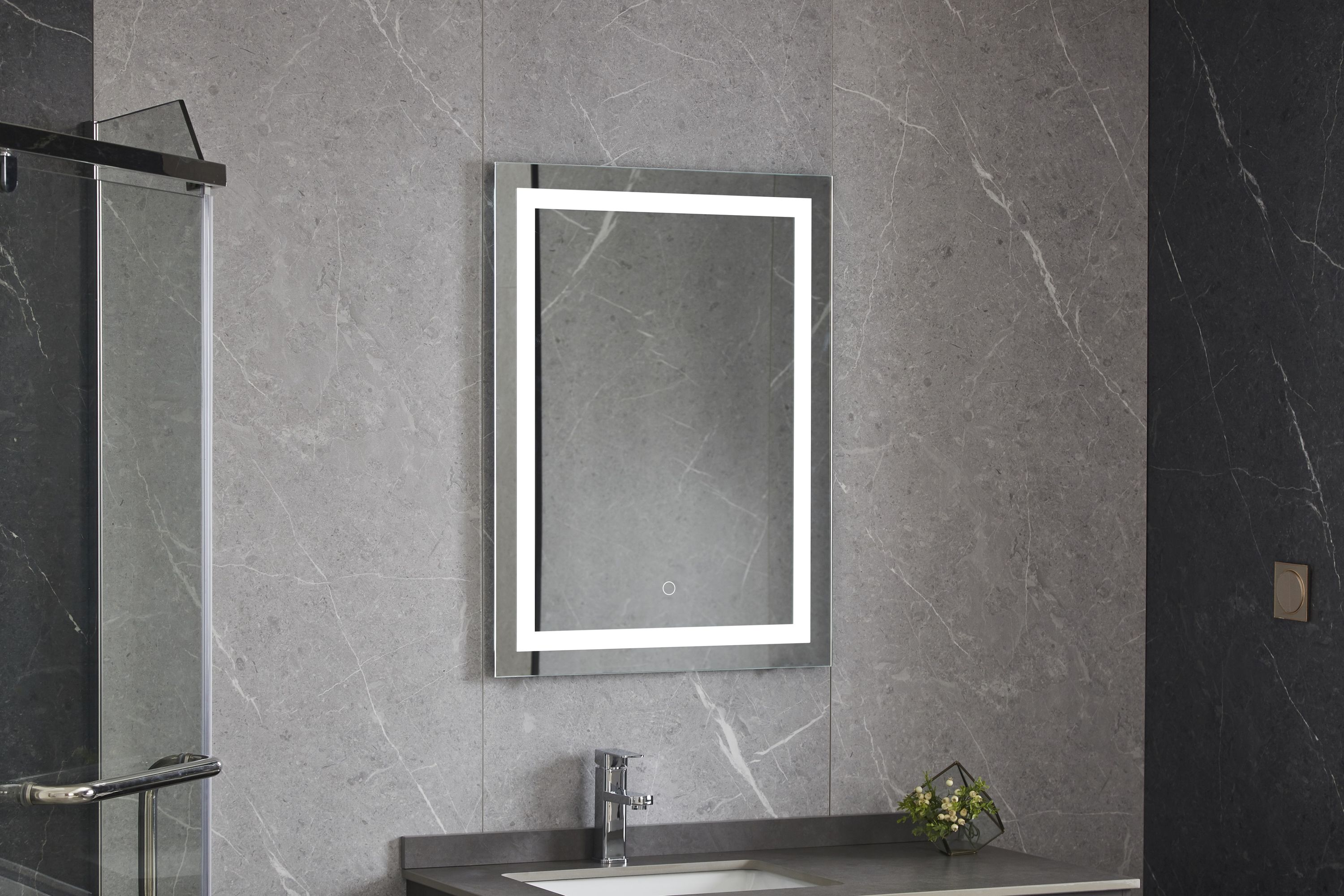 LED Wandspiegel 80 x 60 cm