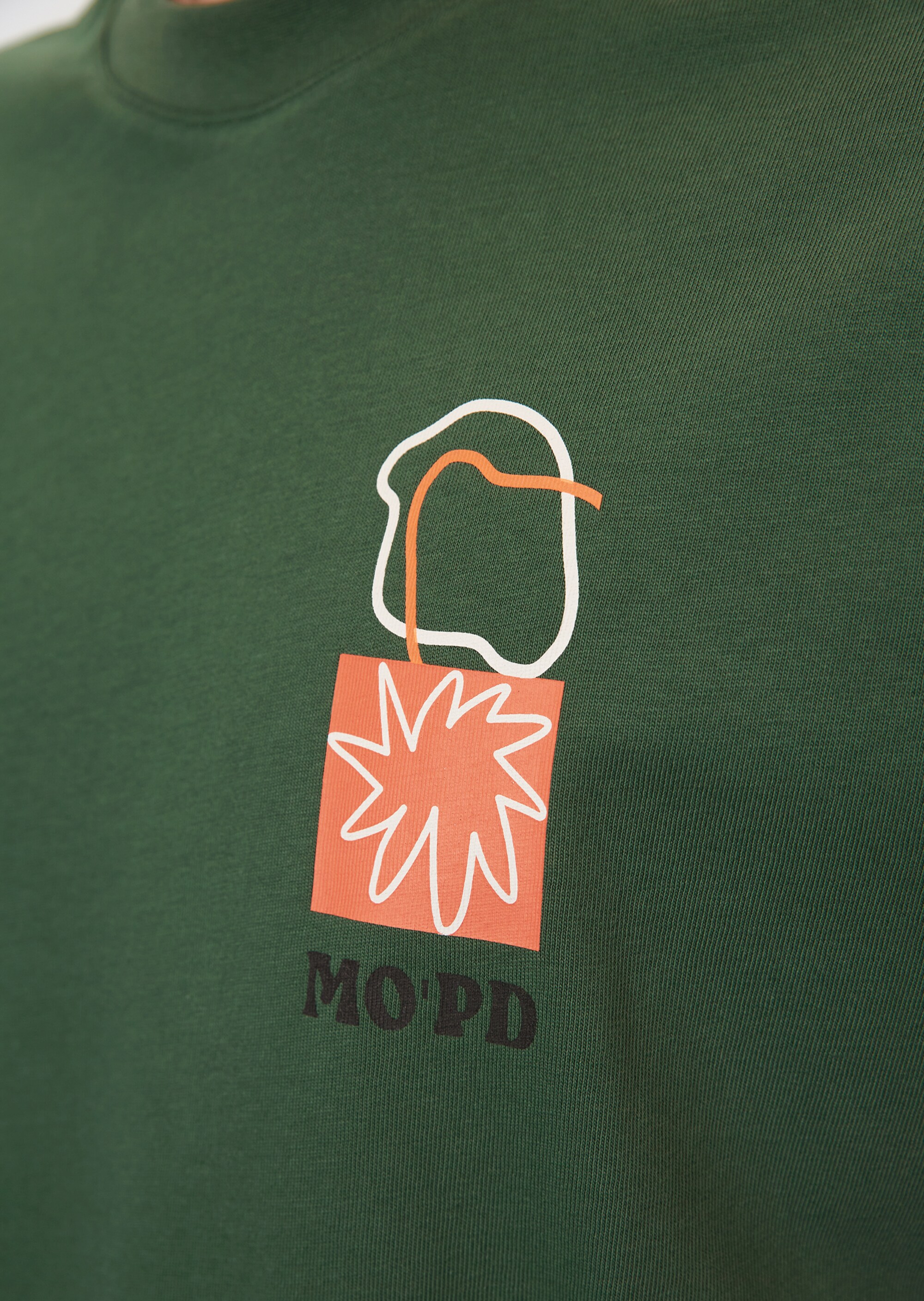 T-Shirt relaxed je nach Farbe mit markantem Rückenprint