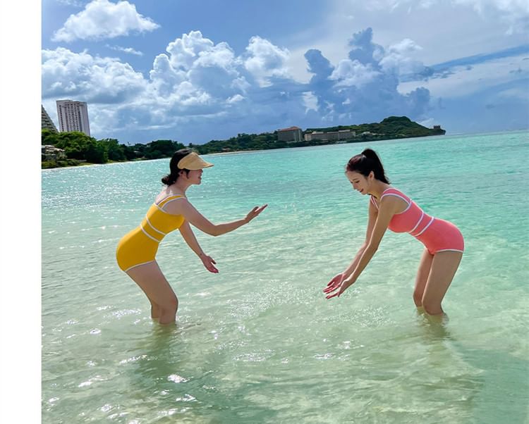 Honolulu - Mouwloos badpak met contrasterende rand
