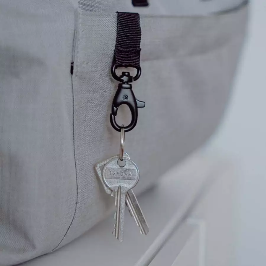 Anna und Oskar Faire Reisetasche Otto aus recyceltem Material Grau