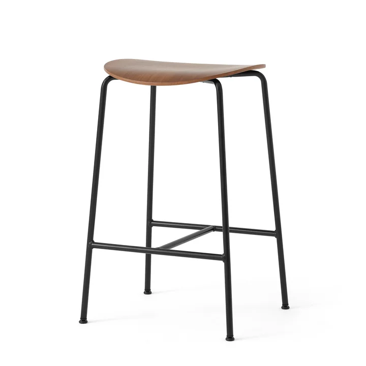 &Tradition - Pavilion AV37 Barhocker, H 68 cm, Walnuss (Kunststoffgleiter)