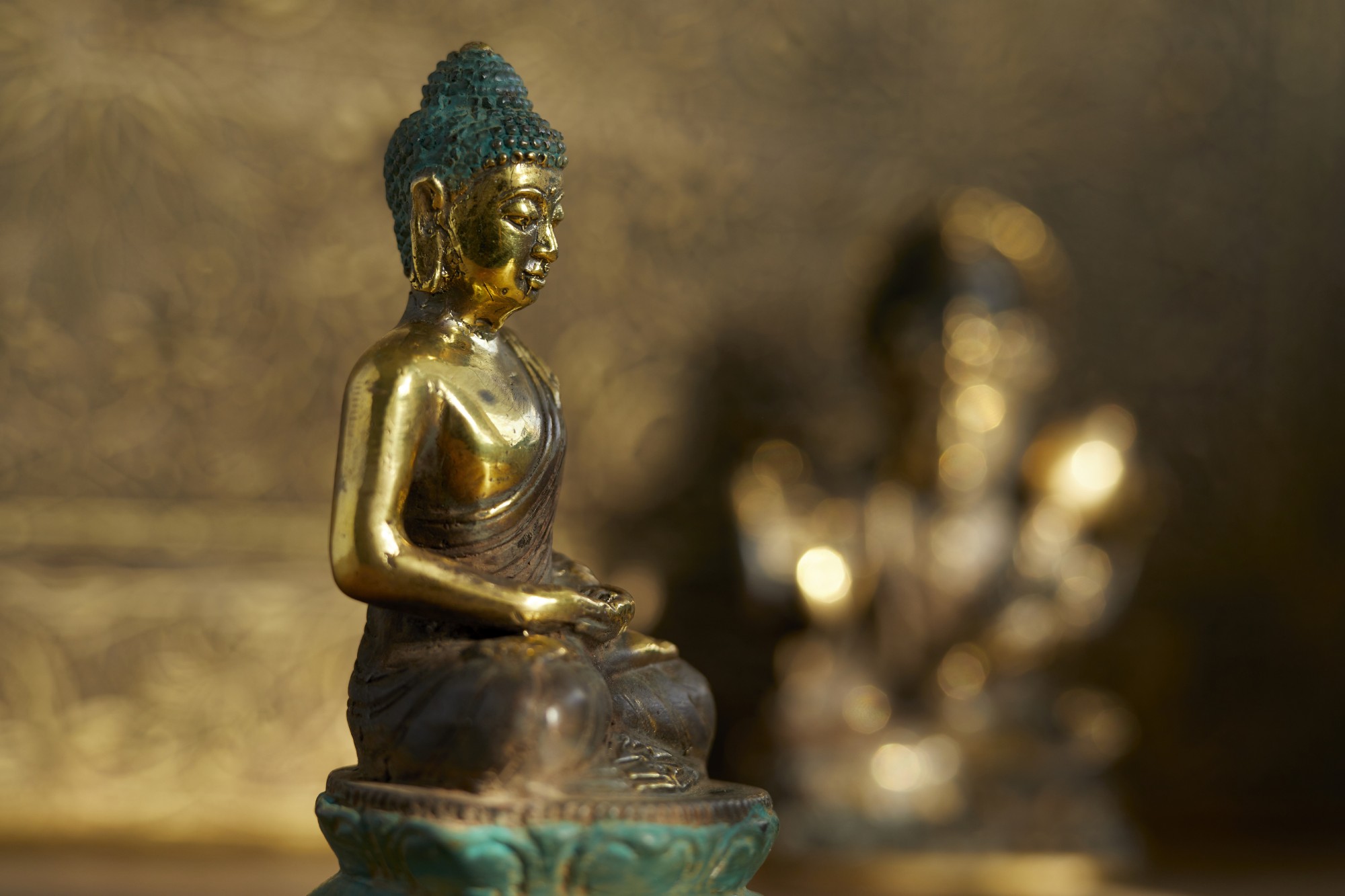 Bronze-Skulptur 'Buddha sitzend', H 12 cm, Ø 7 cm von fischer's lagerhaus