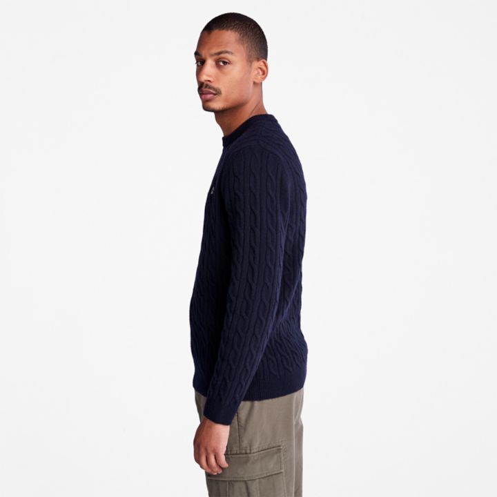 Suéter Phillips Brook de malha trançada para homens na cor azul marinho.