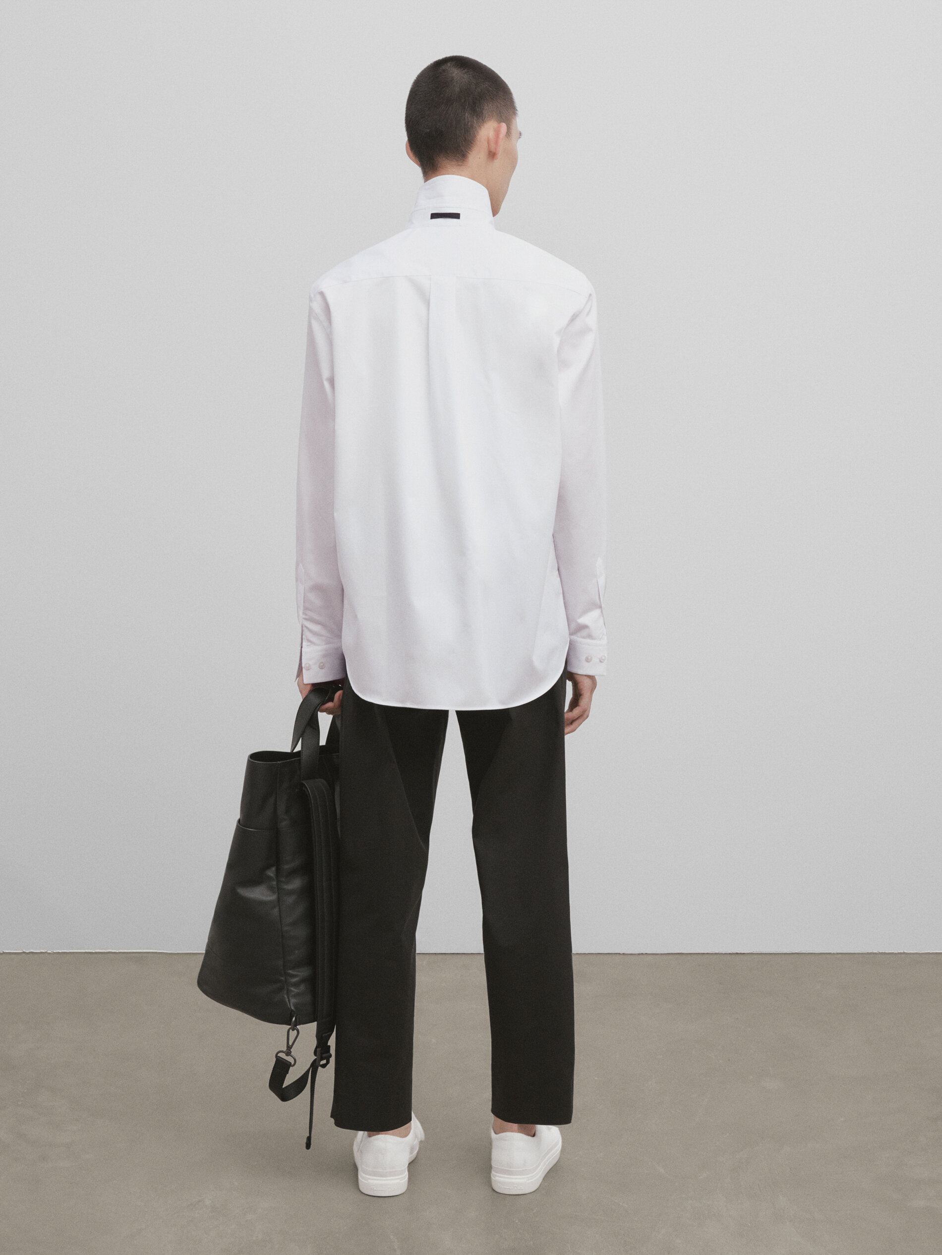 Camisa de algodão com modelagem relaxada - Studio - BRANCA