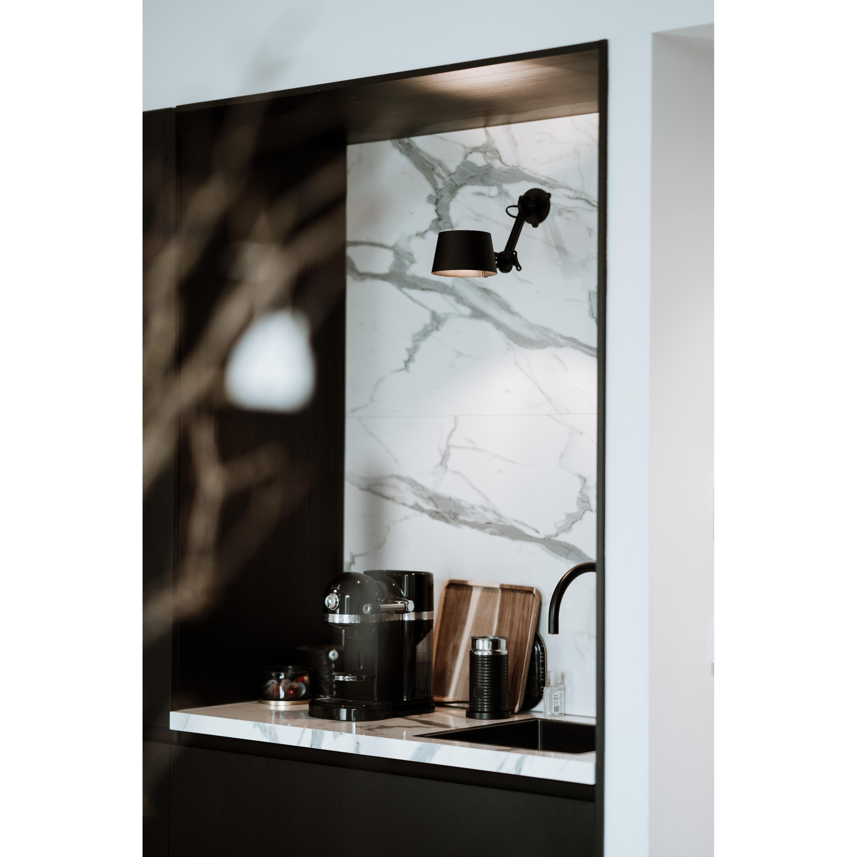 Tonone Bolt Sidefit wandlamp small install Smokey Black