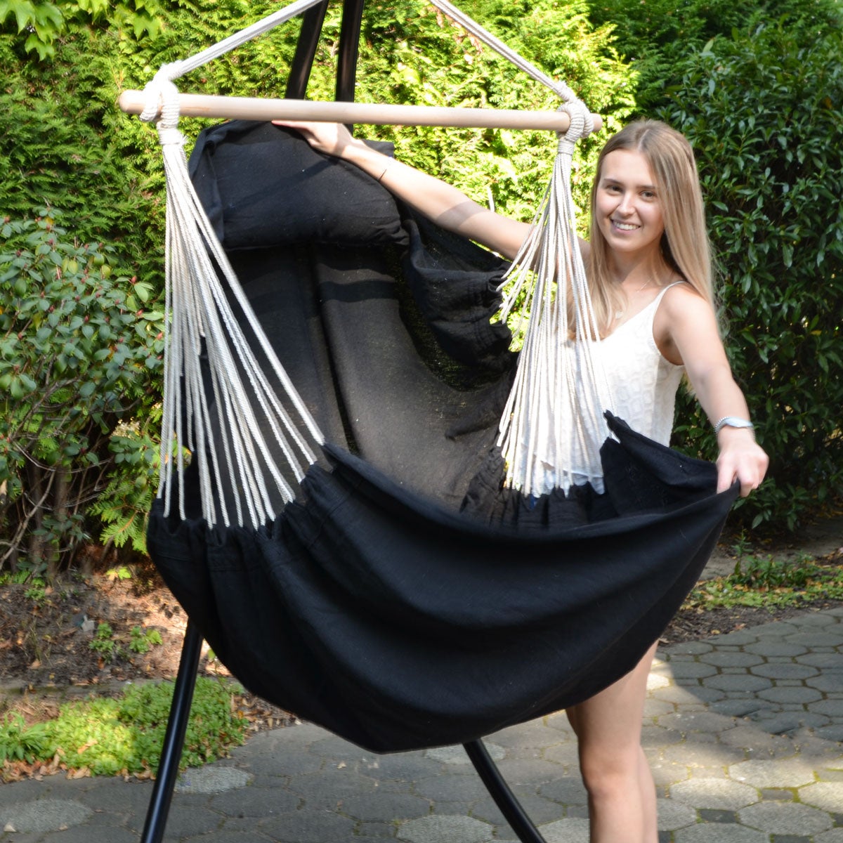 Hangende ligstoel 220x120cm in zwart + zijvak en kussen