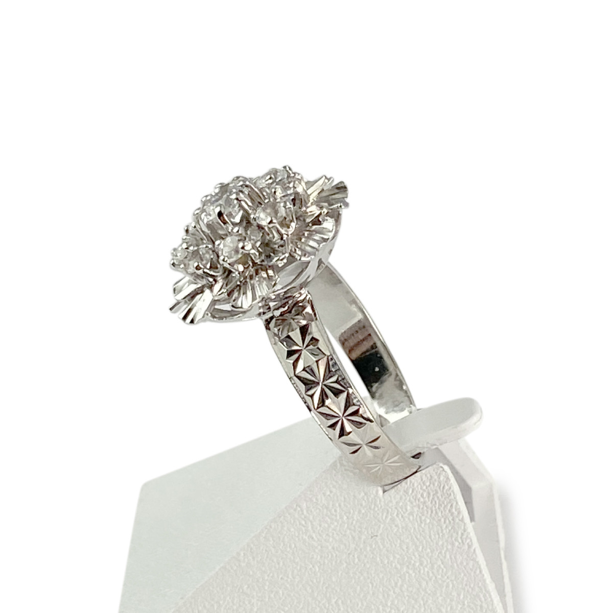 Bague d'occasion or 750 blanc spinelles synthétiques