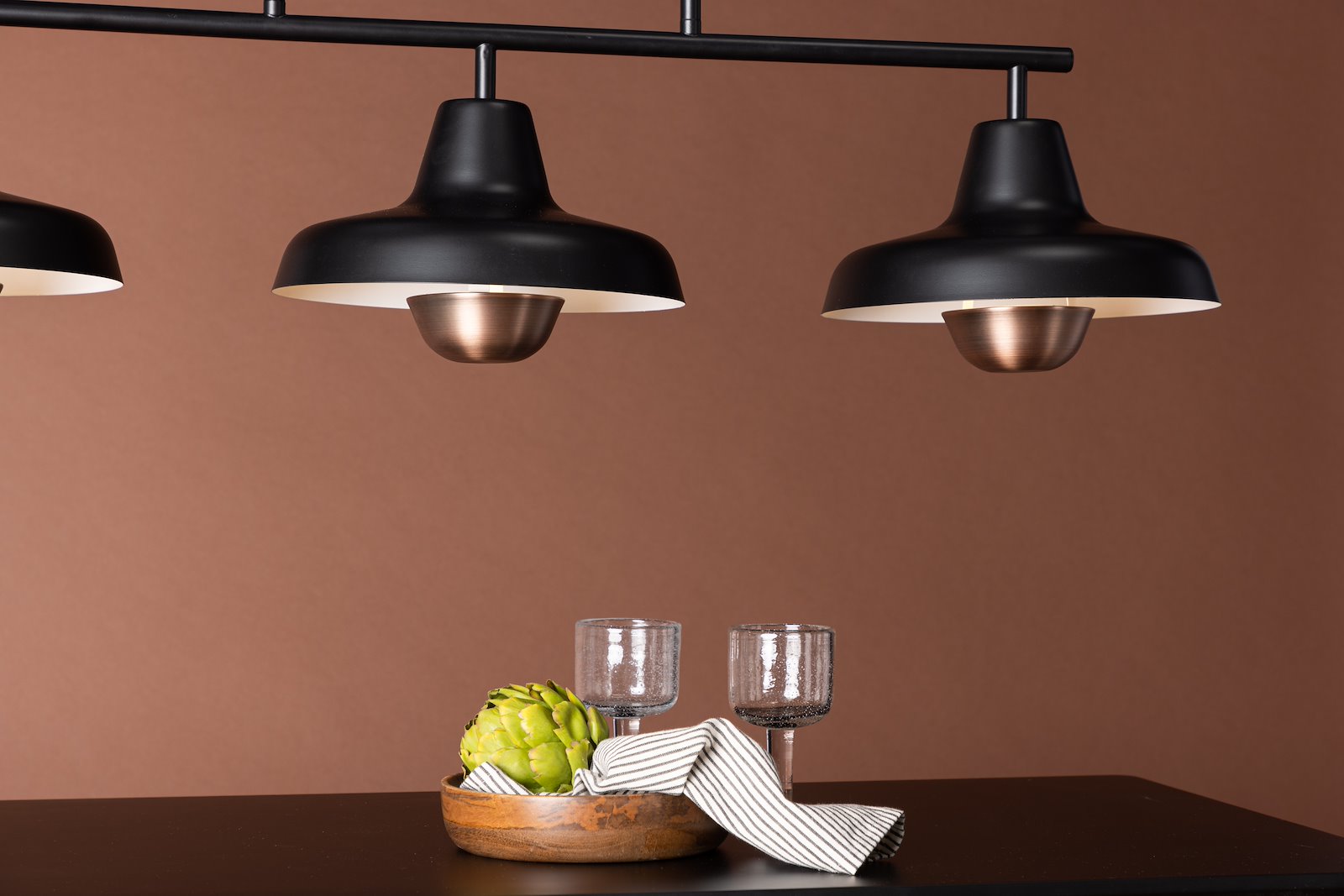 Stoten taklampe Matt sort