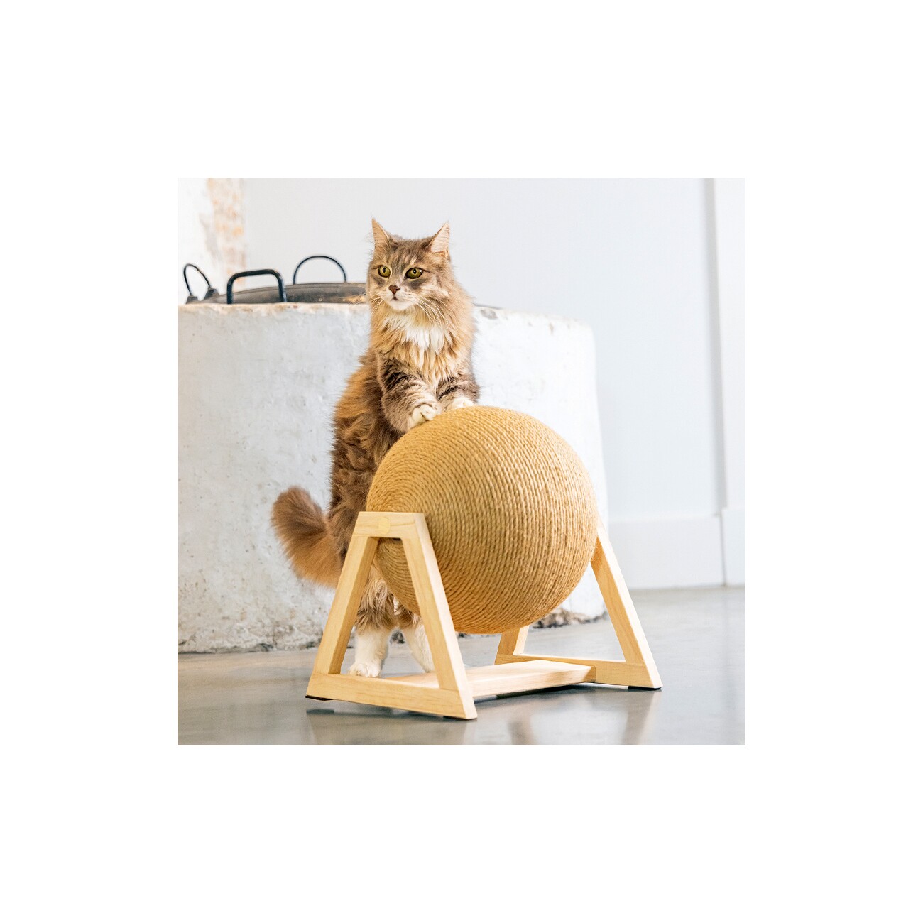 Designed by Lotte DBL Kratzball mit Fuß Xem