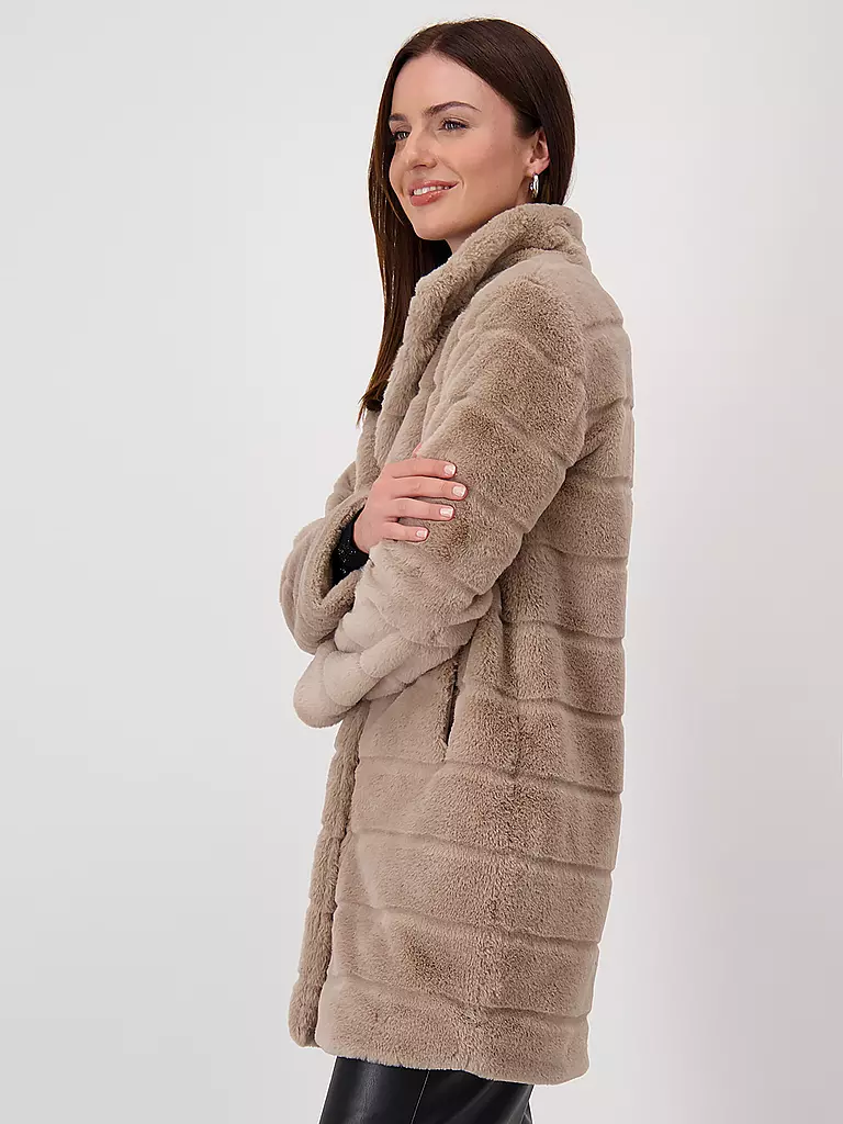 MONARI Mantel in Felloptik camel