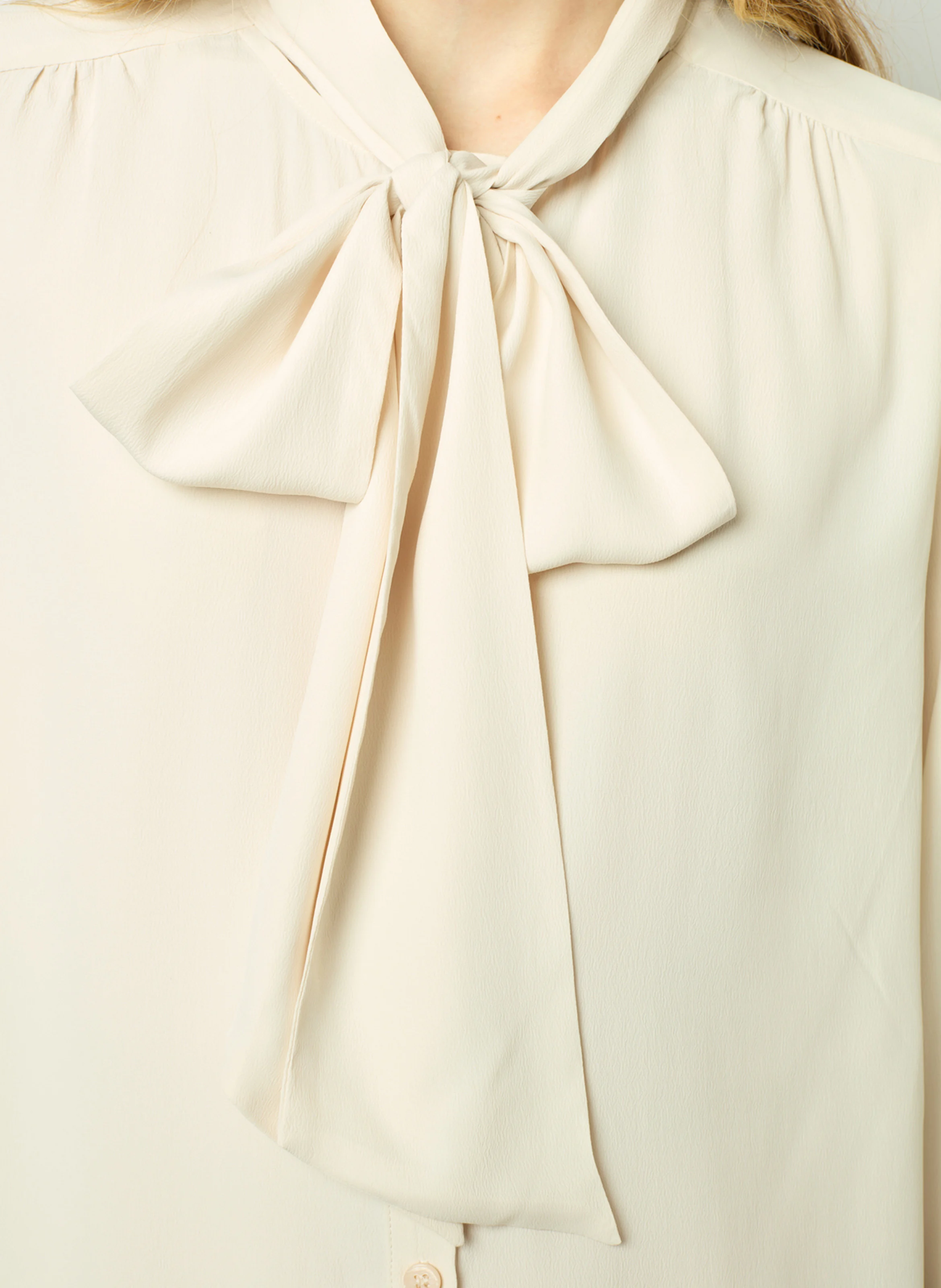 BELPHINE - Chemise col lavallière droite satinée | Beige