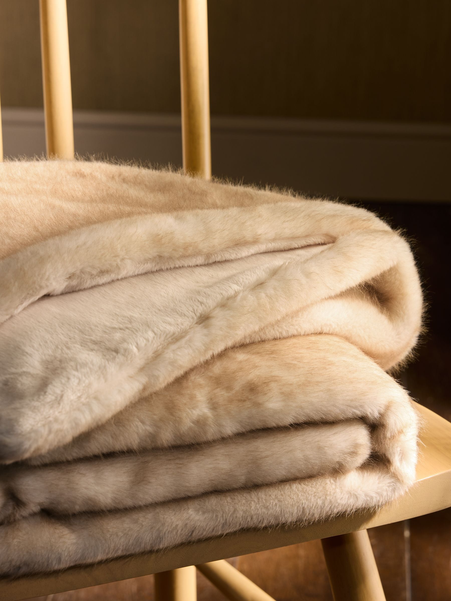 Arctic Fox Faux Fur Throw