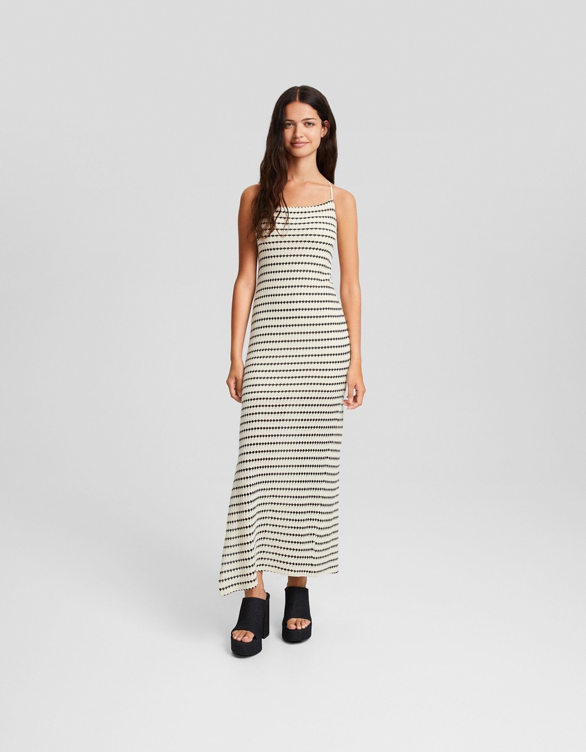 Vestido midi rústico com costas abertas