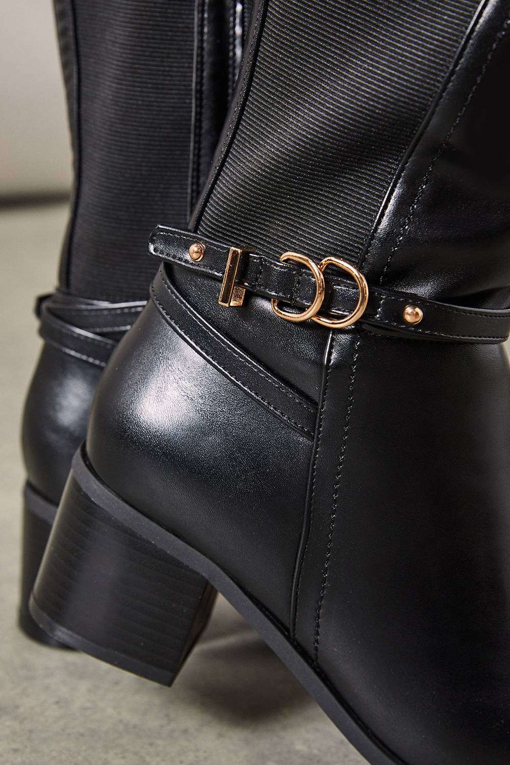 Wallis Bottes Hautes à Talon Bloc Moyen en synthétique Extensible Coupe Large Hills