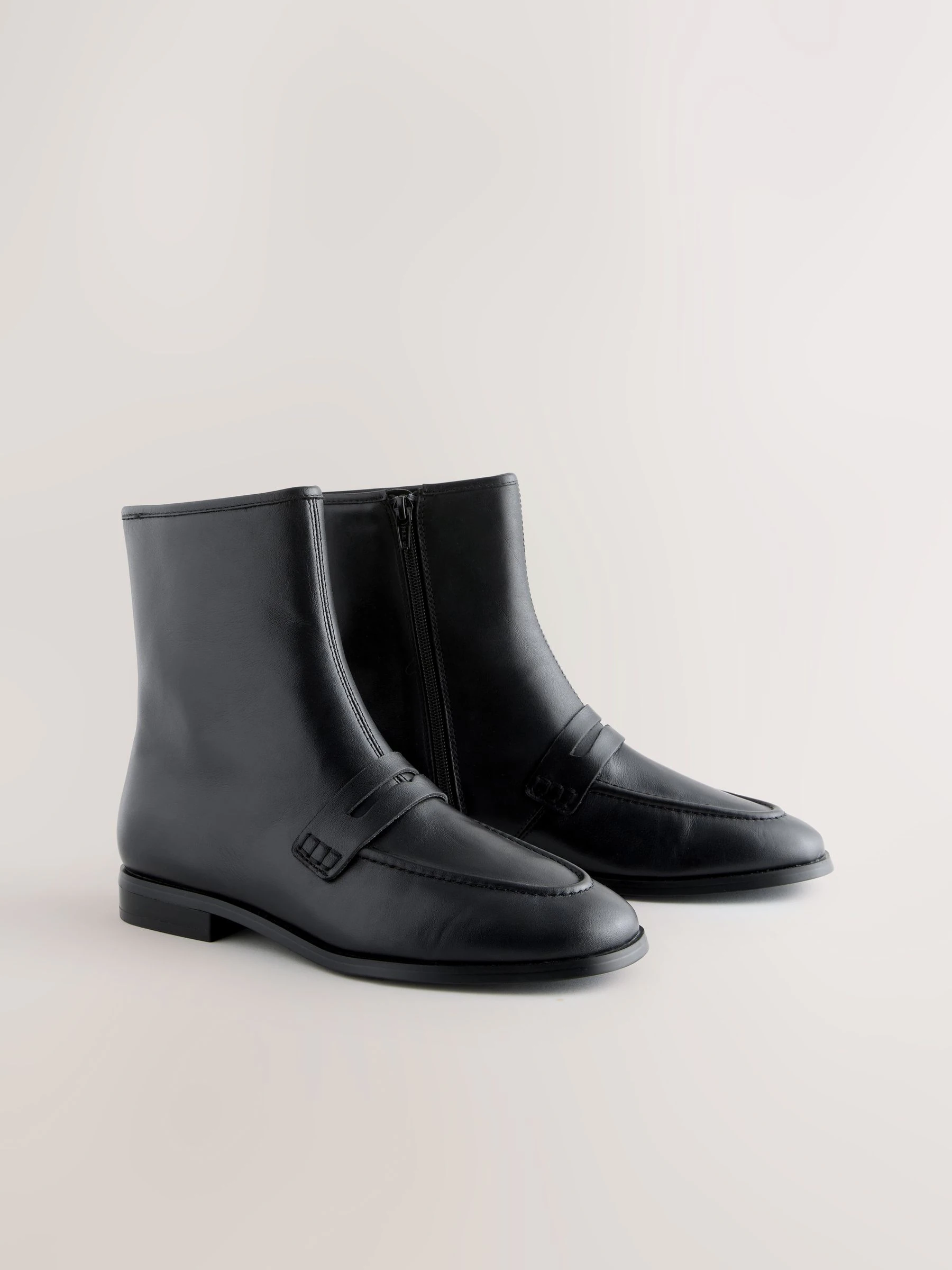 Zwart leer - Forever Comfort® enkellaarsjes in loaferstijl