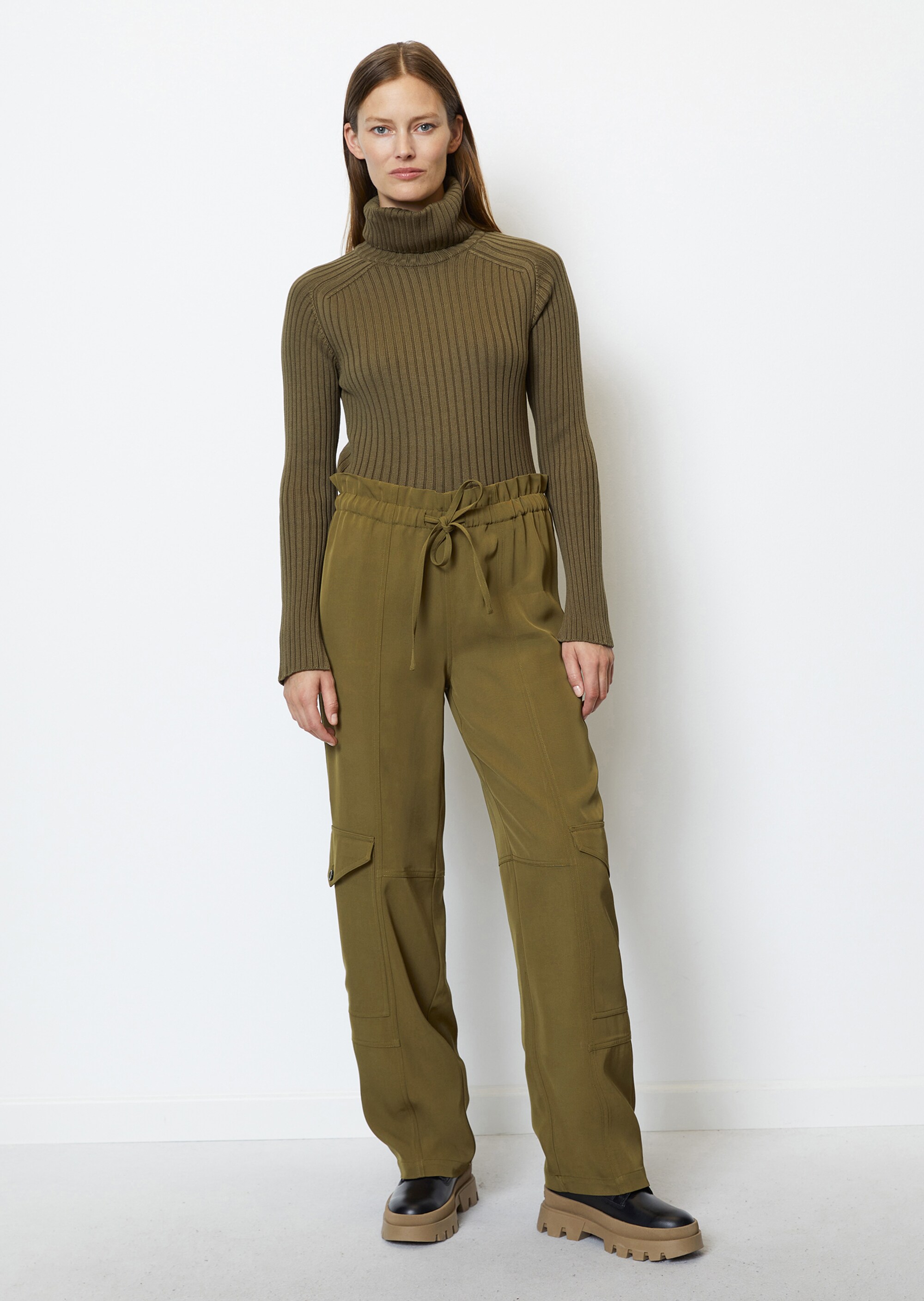 Gerippter Rollkragenpullover slim aus Organic Cotton