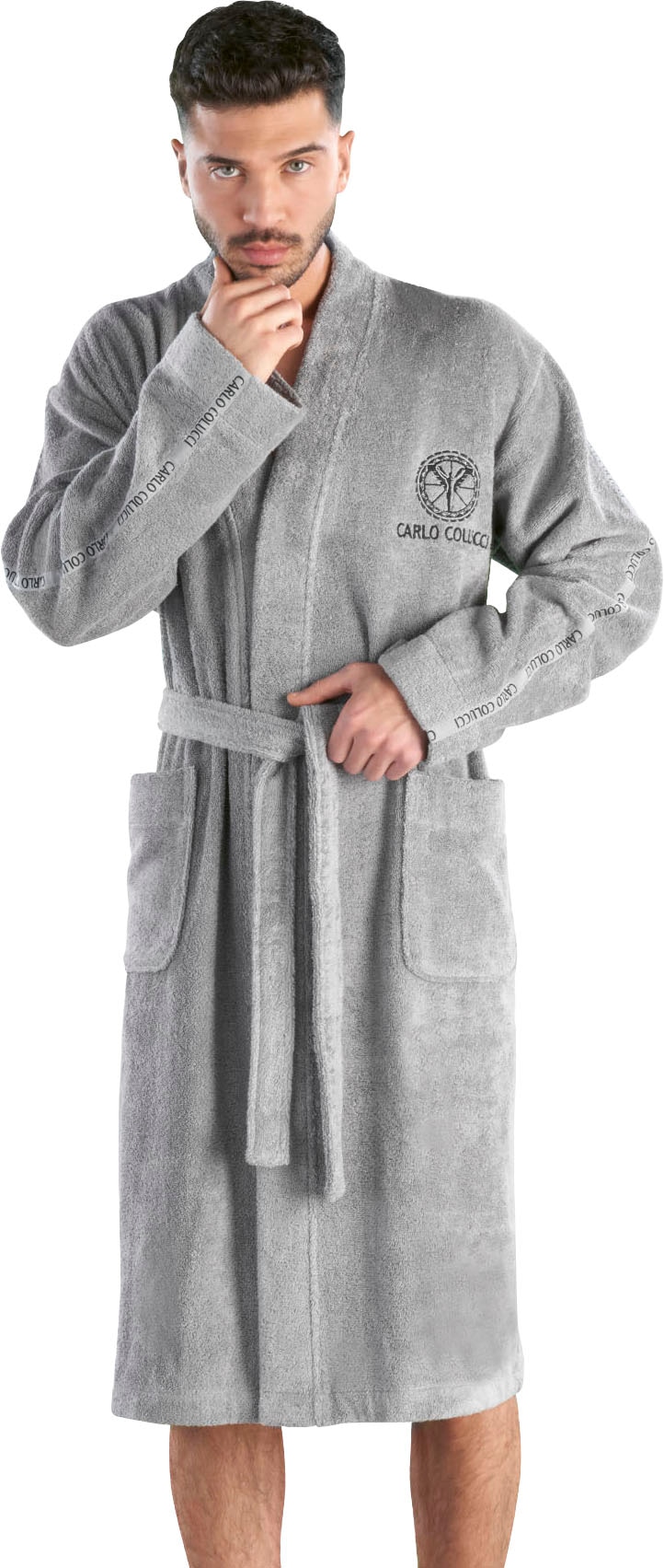 CARLO COLUCCI Herrenbademantel »Vito, ideal für Sauna & Spa, Hotelbademantel, Morgenmantel«, 1 Stk. Carlo Colucci Logostickerei auf der Brust und Logo auf den Ärmeln