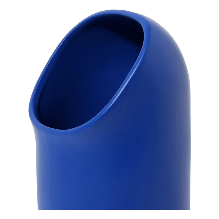 Moustache Vase en céramique Ô, Ionna Vautrin | Bleu indigo