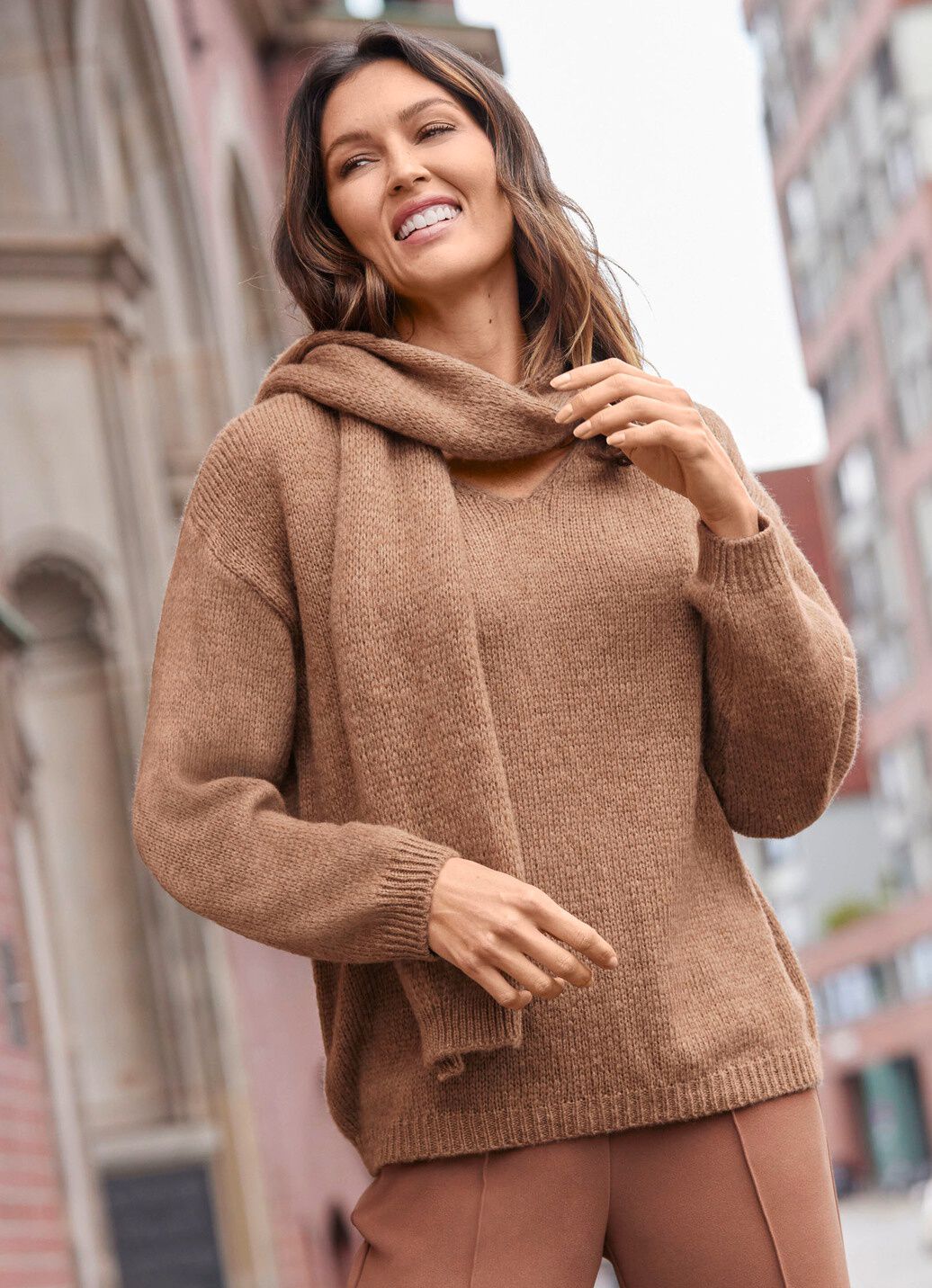 Pullover mit Schal und in flauschiger Kuschelqualität