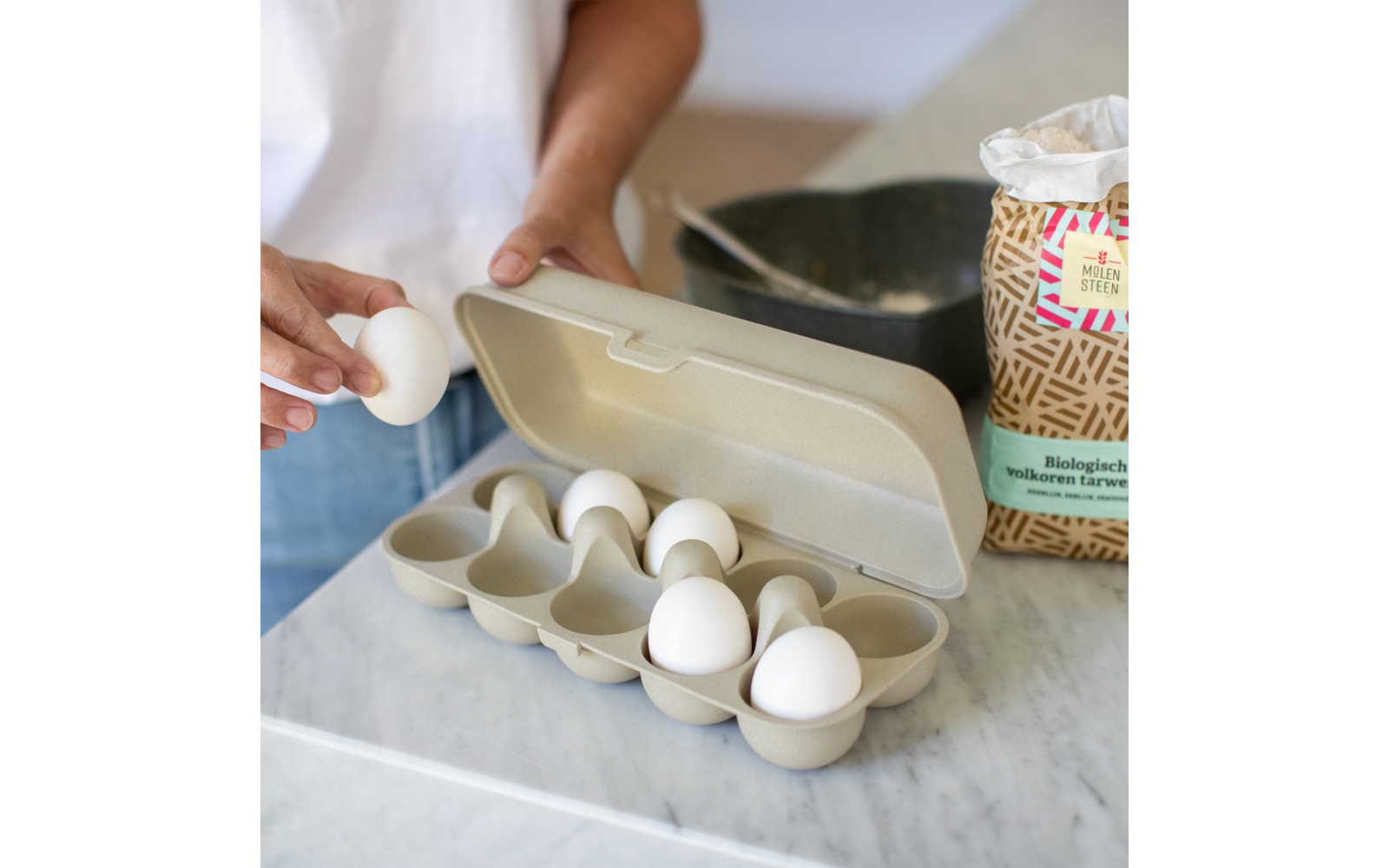 Koziol Eggs to go Eierbox für 10 Eier desert sand
