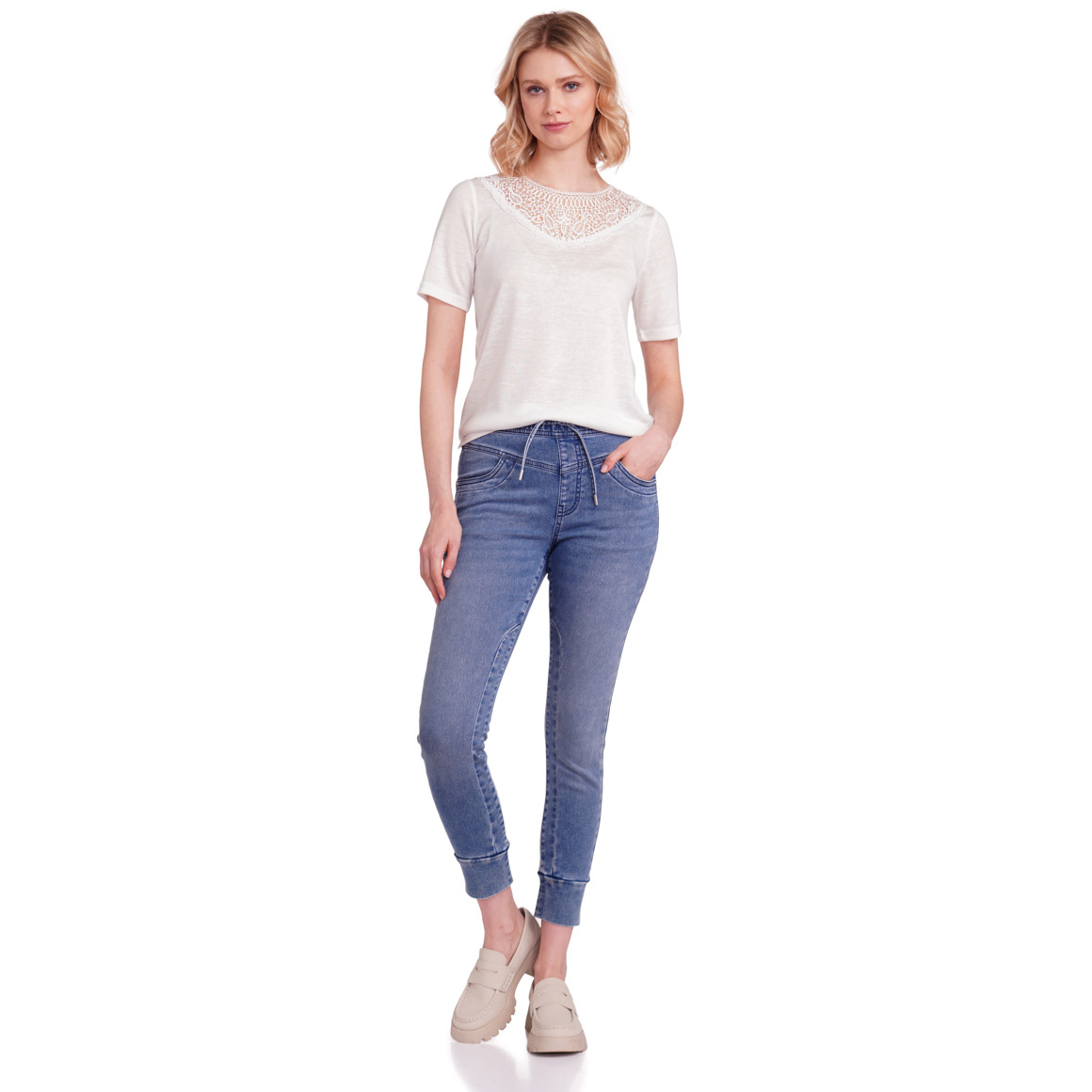 Gina Damen T-Shirt mit Spitzenausschnitt weiss