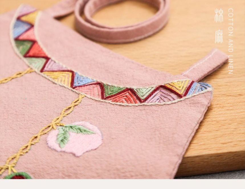Embroidery Kingdom - DIY borduurpakket met tijgerslabbetje