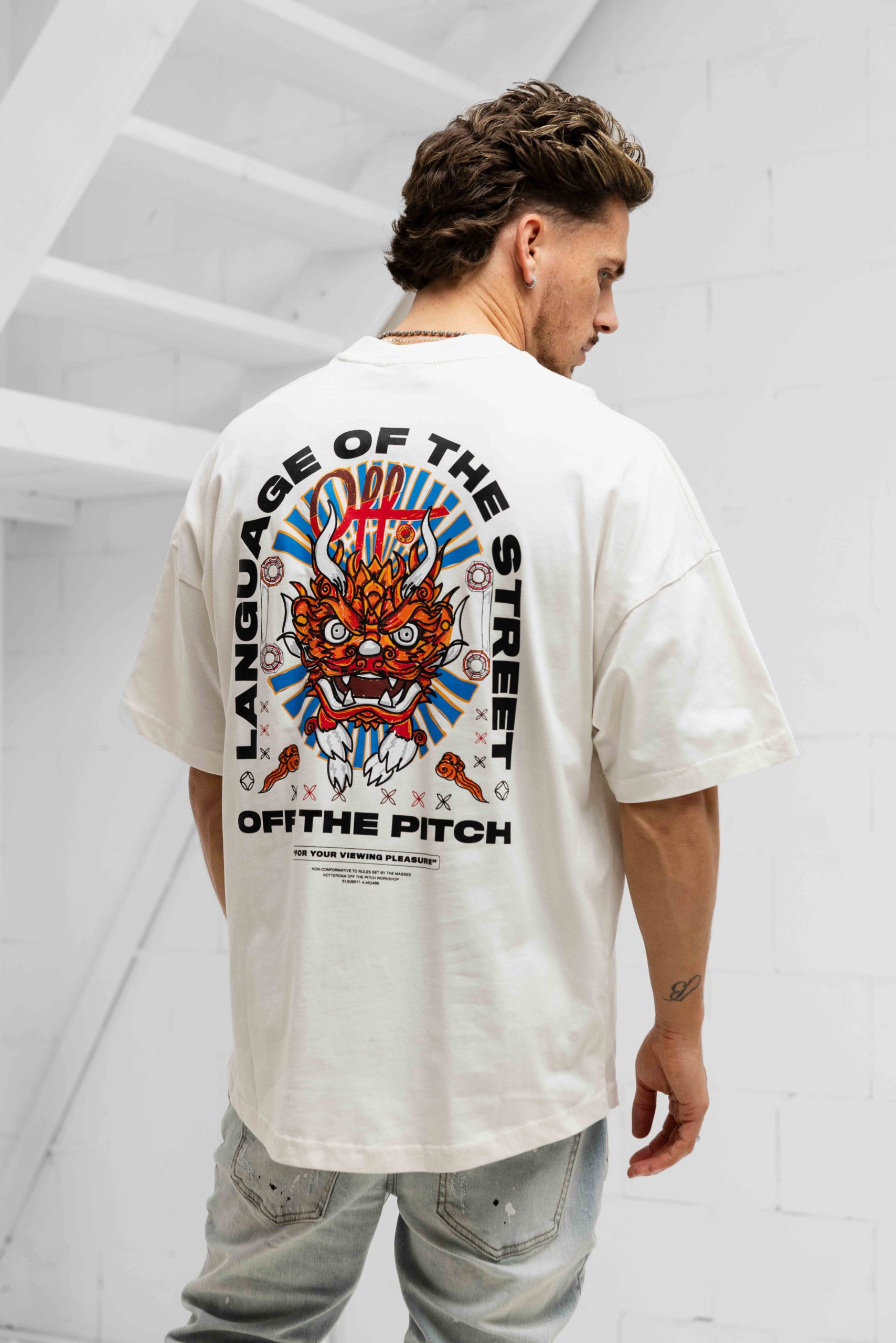 Off The Pitch Dragon Oversized T-Shirt Heren Gebroken Wit