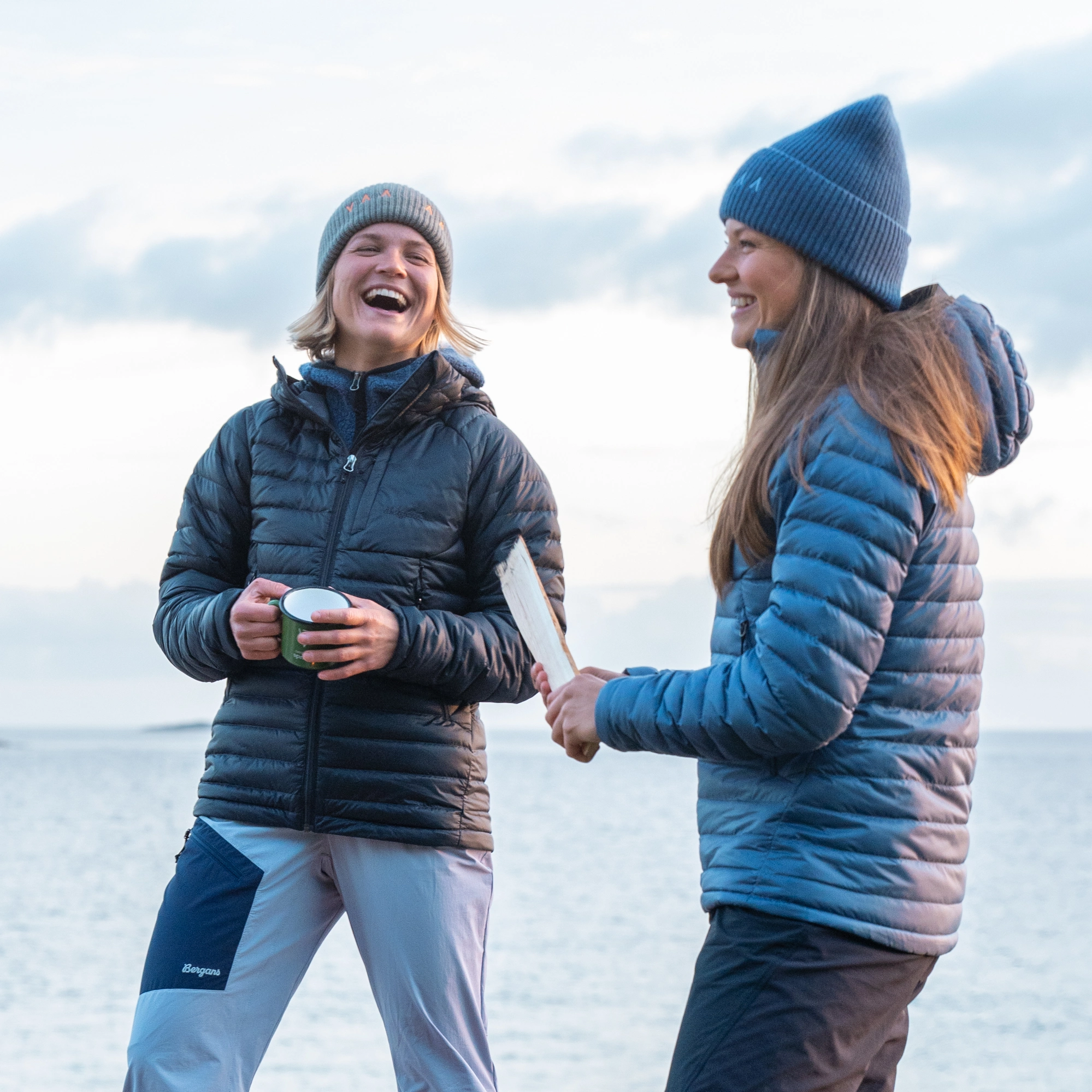 Vaagaa Light Down Jacket Hood Women Black