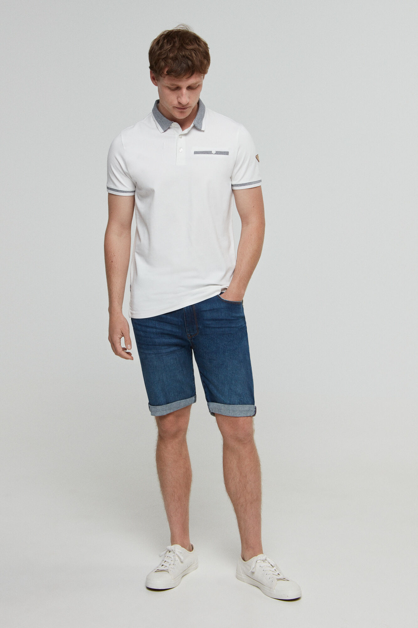 Camisa polo lisa com bolso, branca - Branca