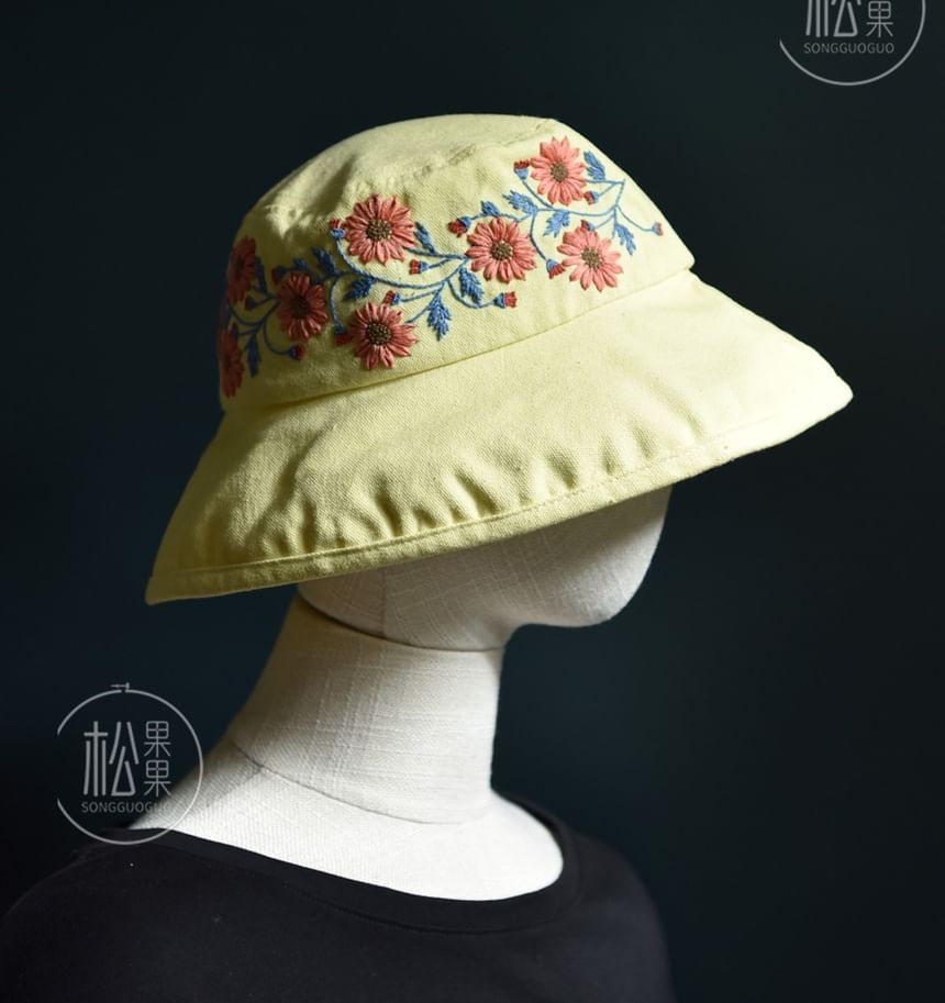 Embroidery Kingdom - DIY borduurpakket voor een denim bucket hat (verschillende ontwerpen)