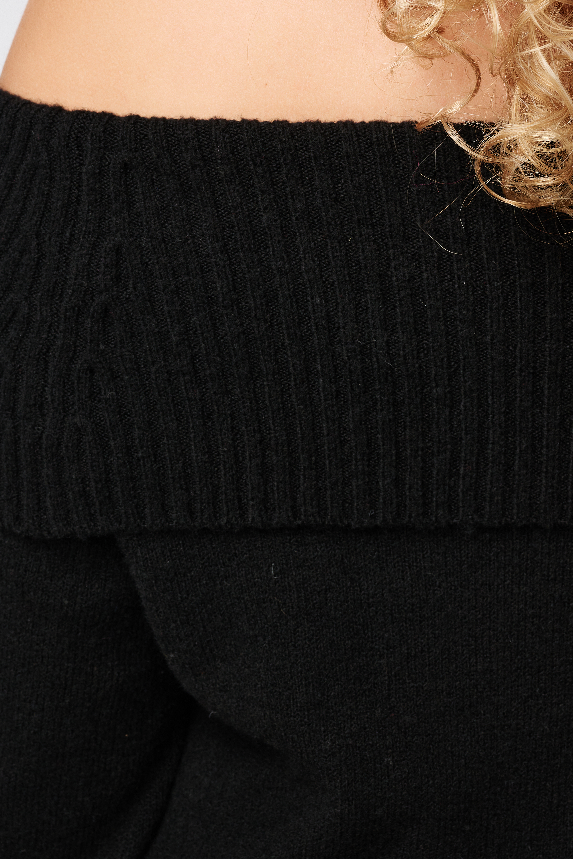 Gebreide off-shoulder jurk Zwart