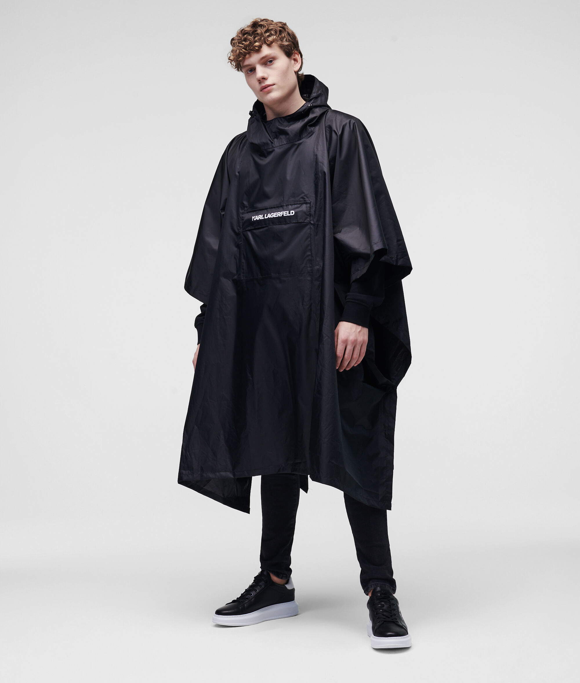PONCHO IMPERMÉABLE AVEC LOGO KARL