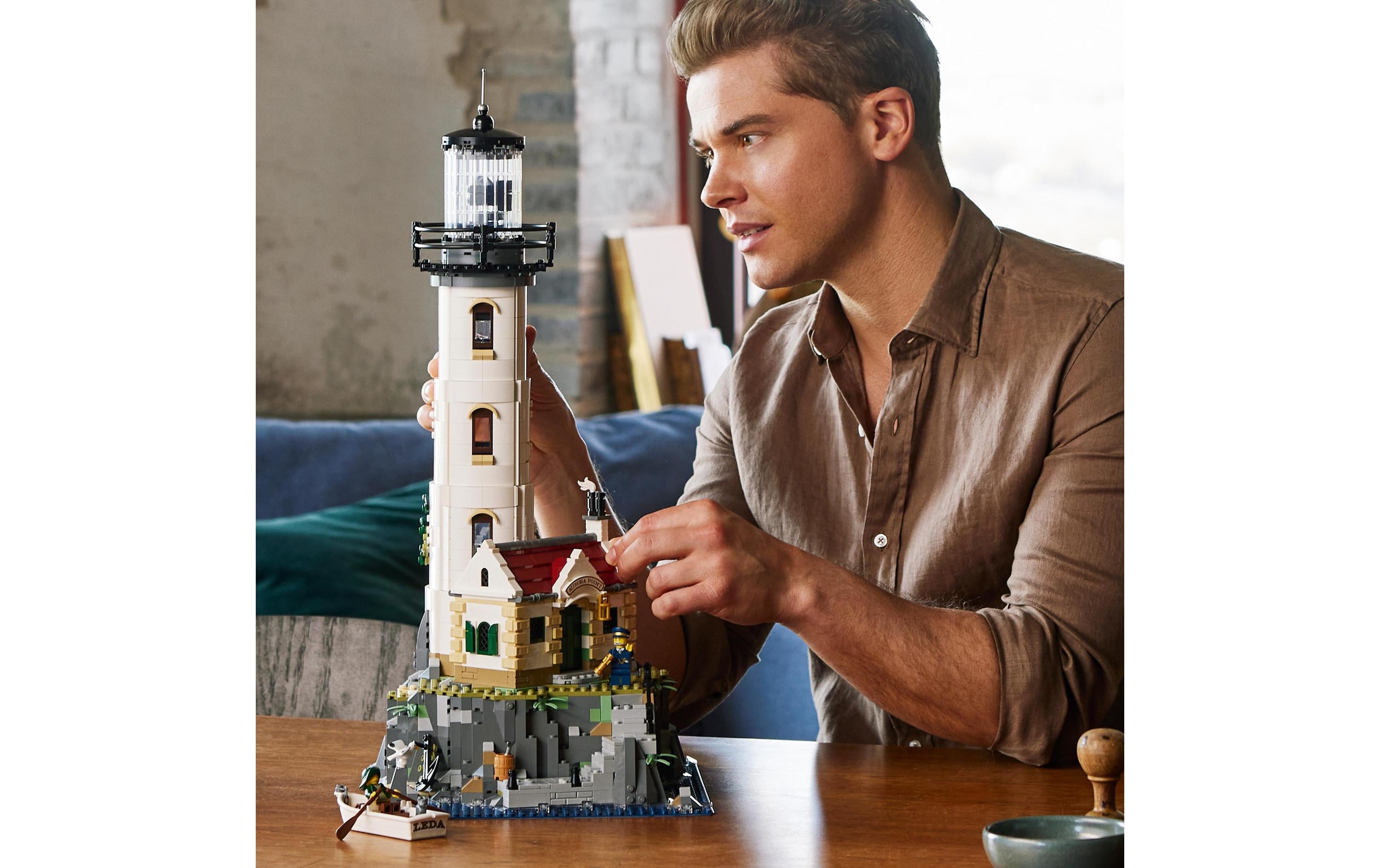 Ideas Motorisierter Leuchtturm 21335<br>Leuchtturm mit rotierendem Leuchtfeuer und massgeschneiderten Fresnel-Linsen